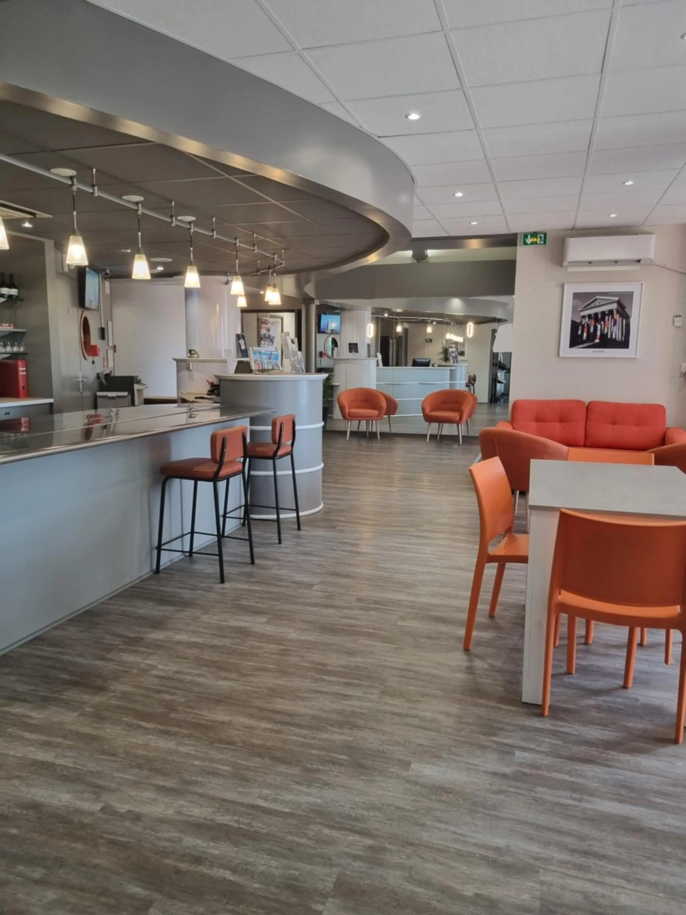 Lounge or bar in ACE Hôtel Travel Fabrègues - A9 Montpellier Sud