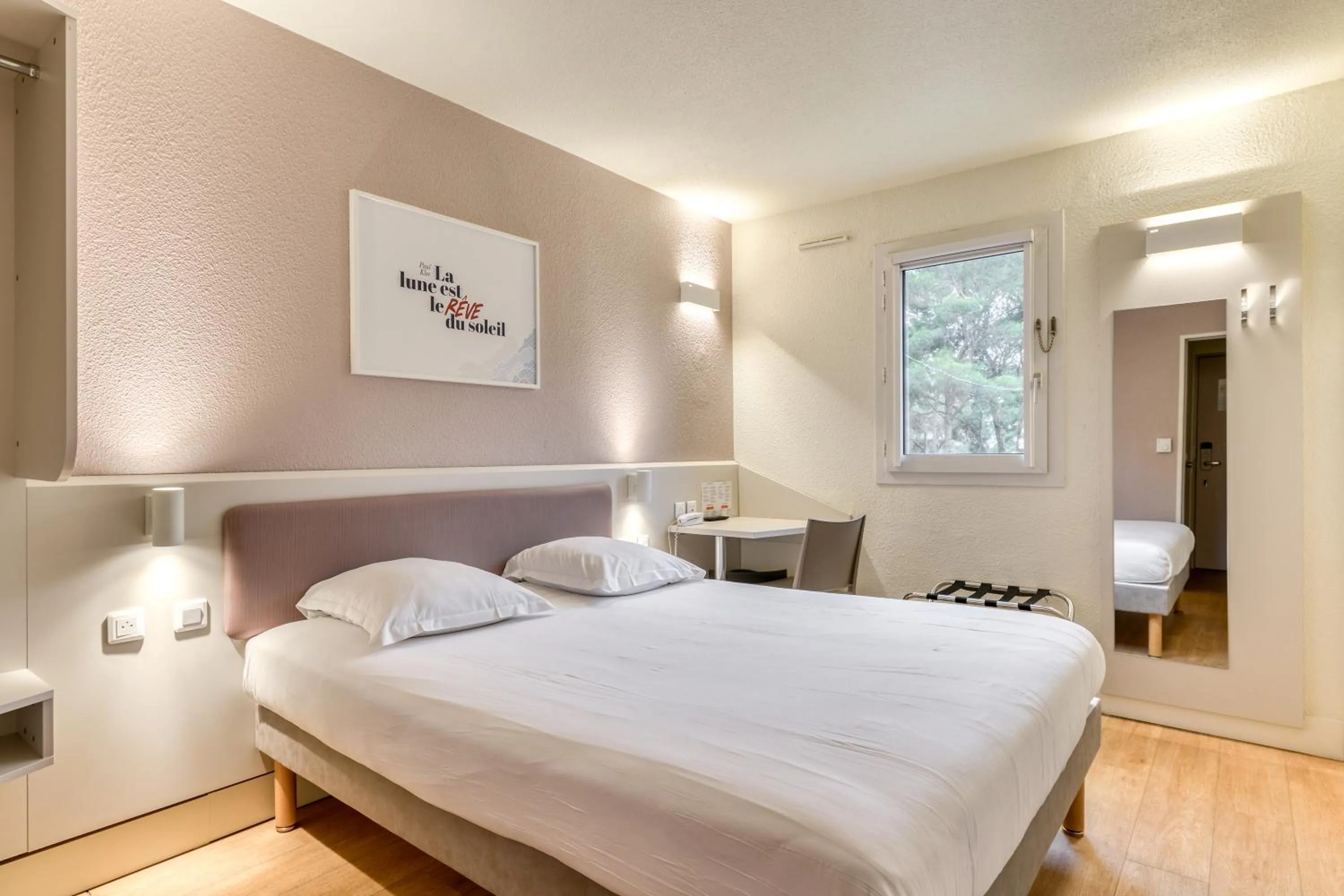 Photo of the whole room, Bed in ACE Hôtel Travel Fabrègues - A9 Montpellier Sud