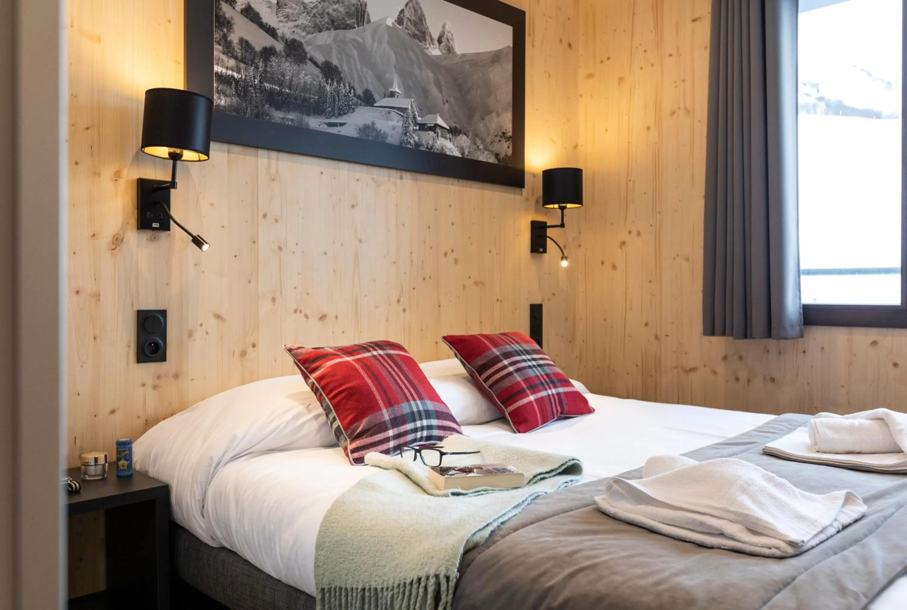 Bedroom, Bed in Résidence Club MMV L'Etoile des Sybelles