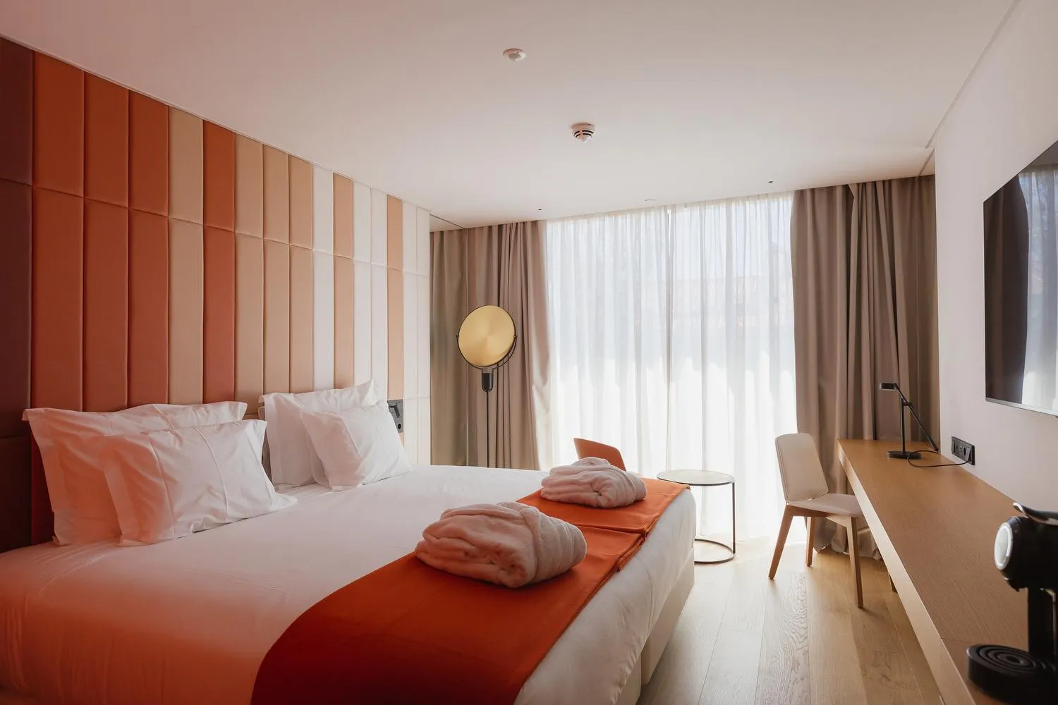 Bed in Lumen Hotel & The Lisbon Light Show