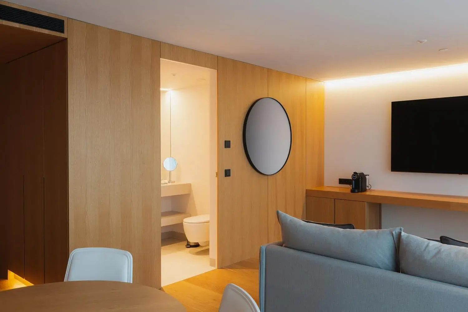 Master Suite with City View in Lumen Hotel & The Lisbon Light Show Master Suite with City View in Lumen Hotel & The Lisbon Light Show