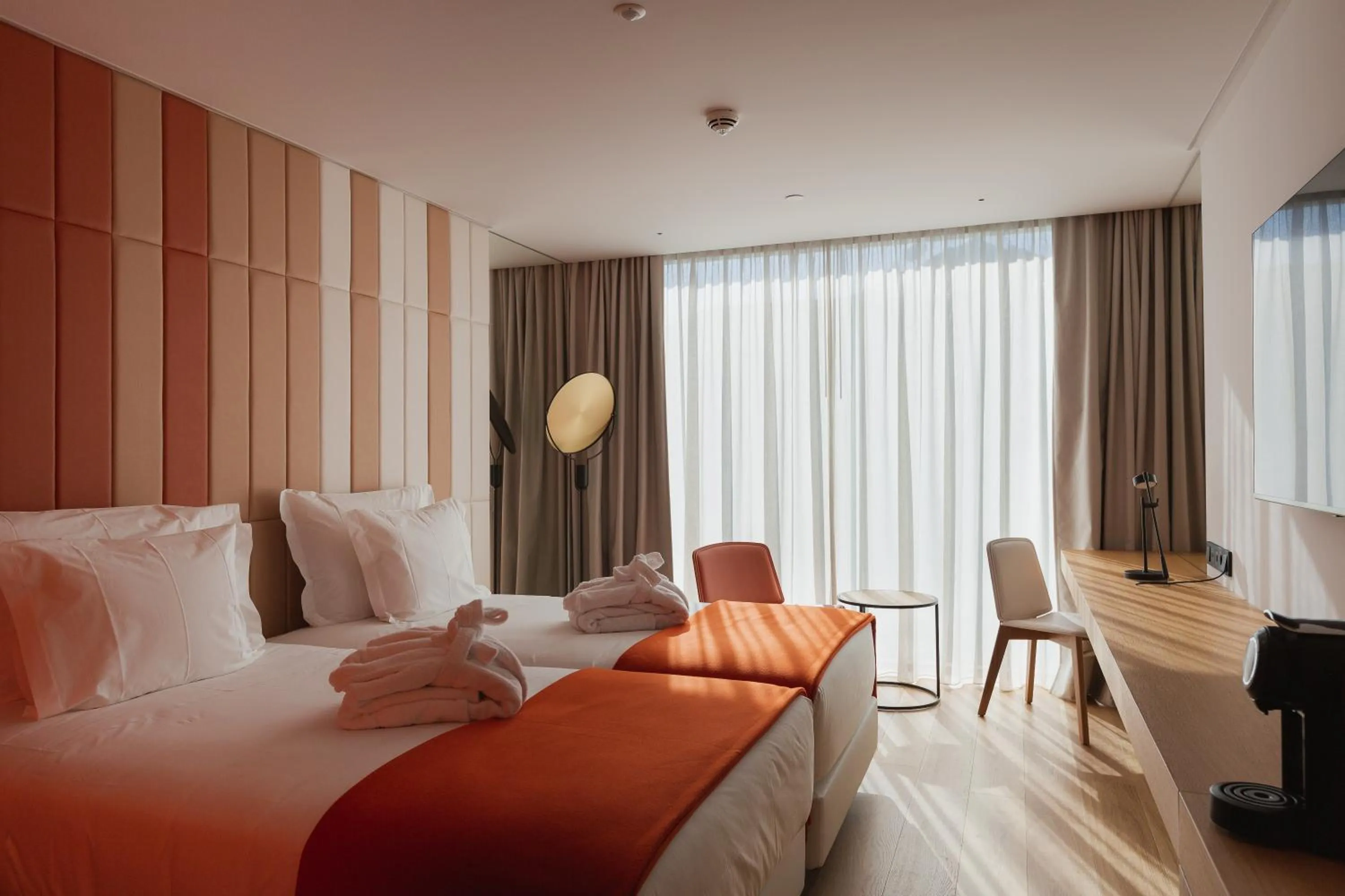 Coffee/tea facilities, Bed in Lumen Hotel & The Lisbon Light Show