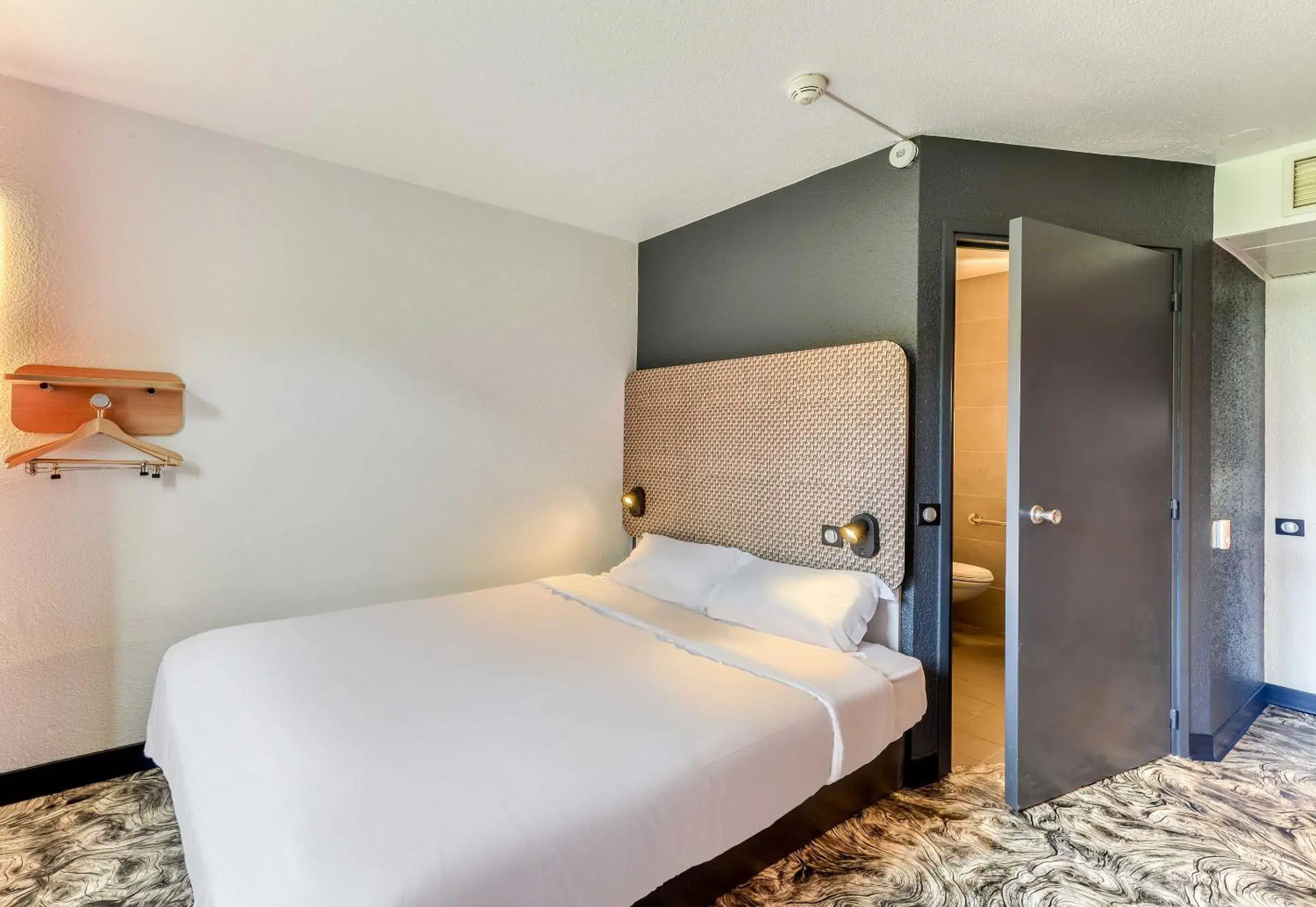 Bedroom, Bed in B&B HOTEL Montpellier Sud Lattes Bedroom, Bed in B&B HOTEL Montpellier Sud Lattes