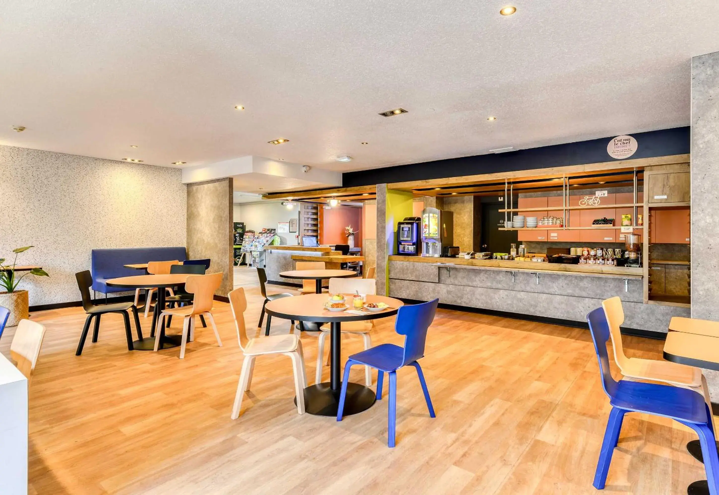 Buffet breakfast in B&B HOTEL Montpellier Sud Lattes Buffet breakfast in B&B HOTEL Montpellier Sud Lattes