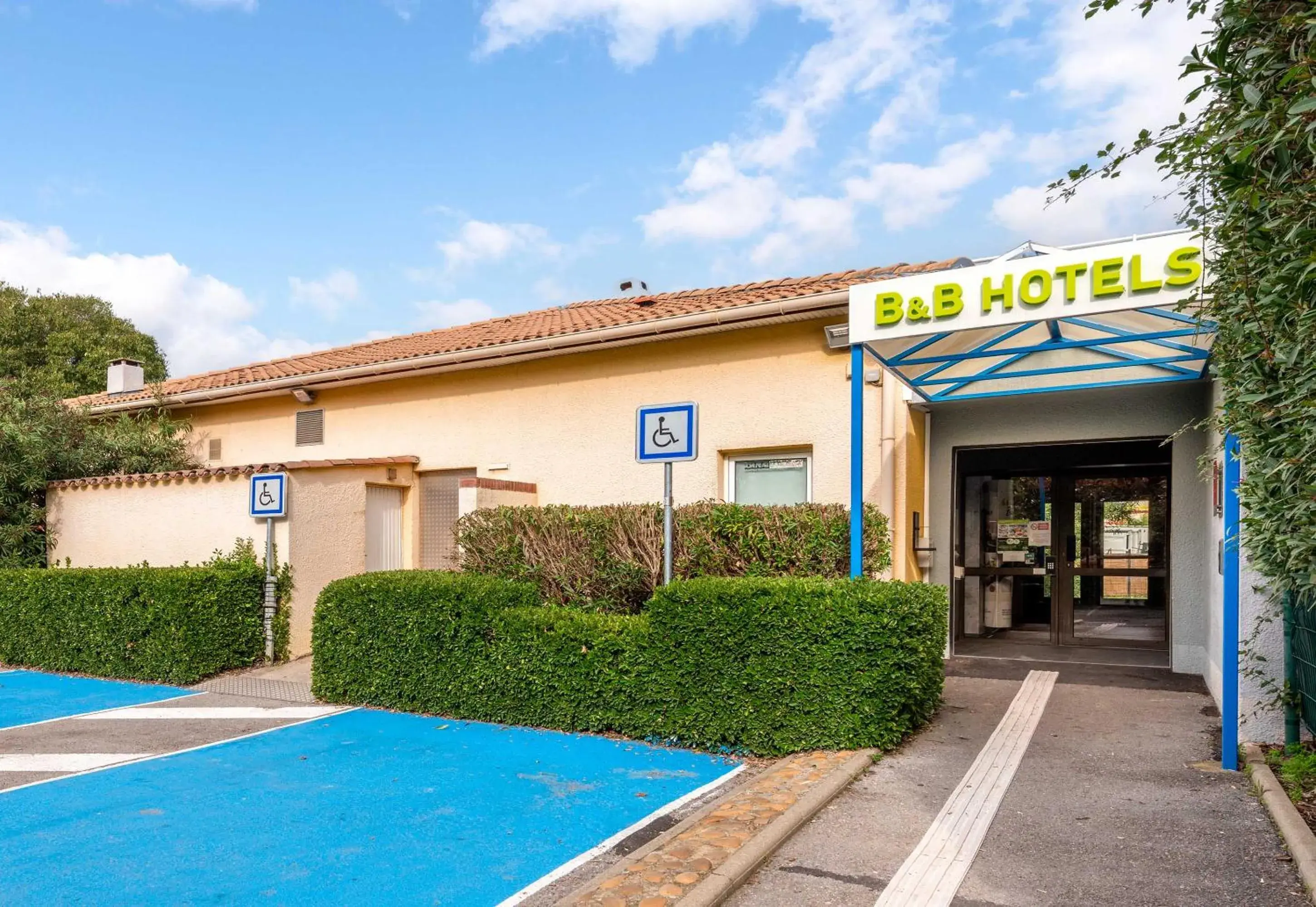 Facade/entrance in B&B HOTEL Montpellier Sud Lattes Facade/entrance in B&B HOTEL Montpellier Sud Lattes