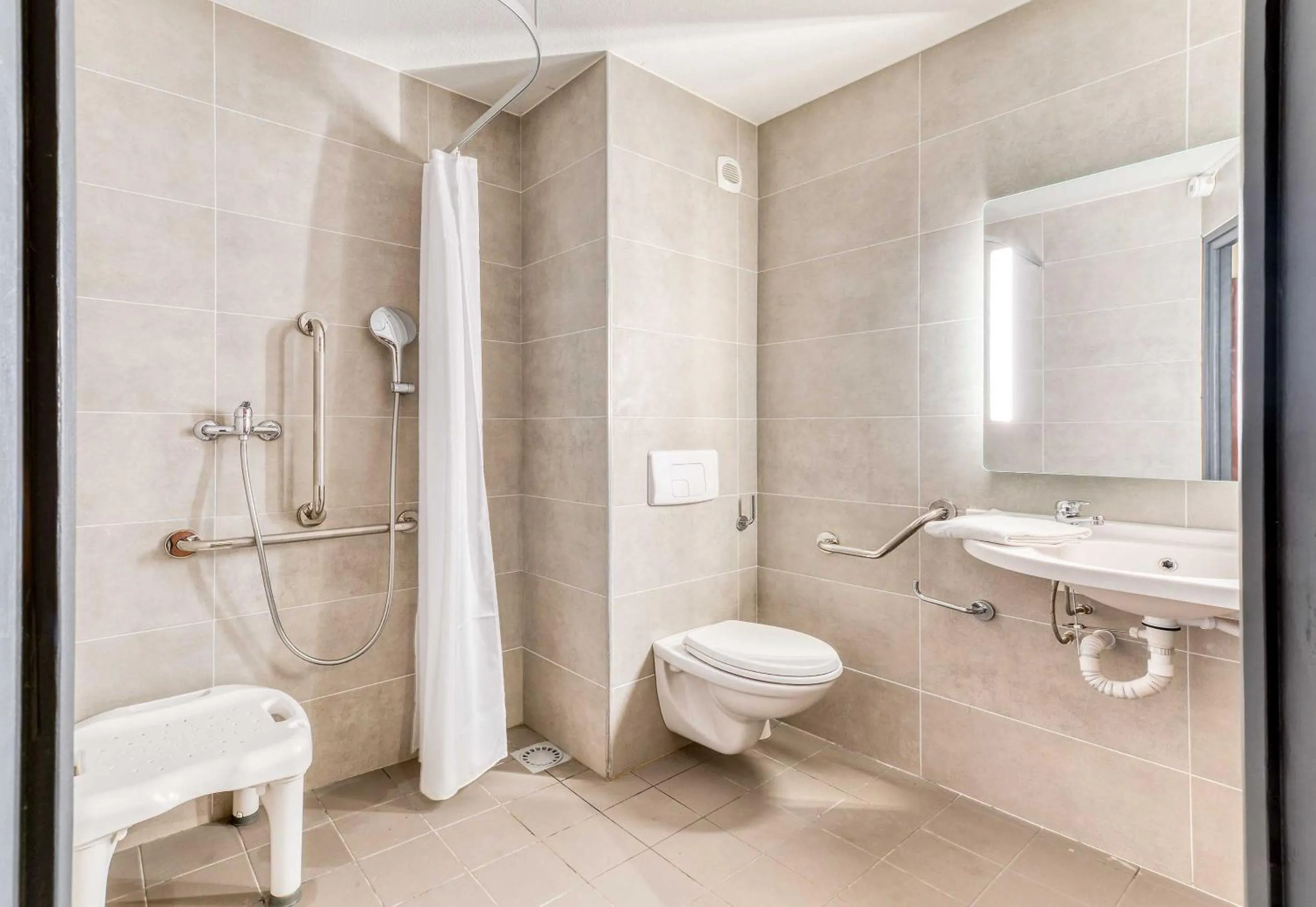 Bathroom in B&B HOTEL Montpellier Sud Lattes