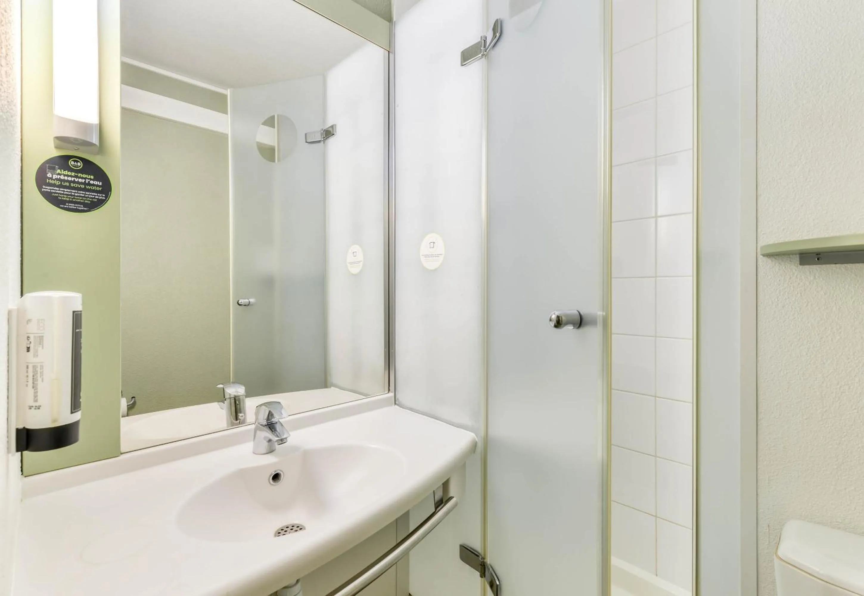 Bathroom in B&B HOTEL Montpellier Sud Lattes