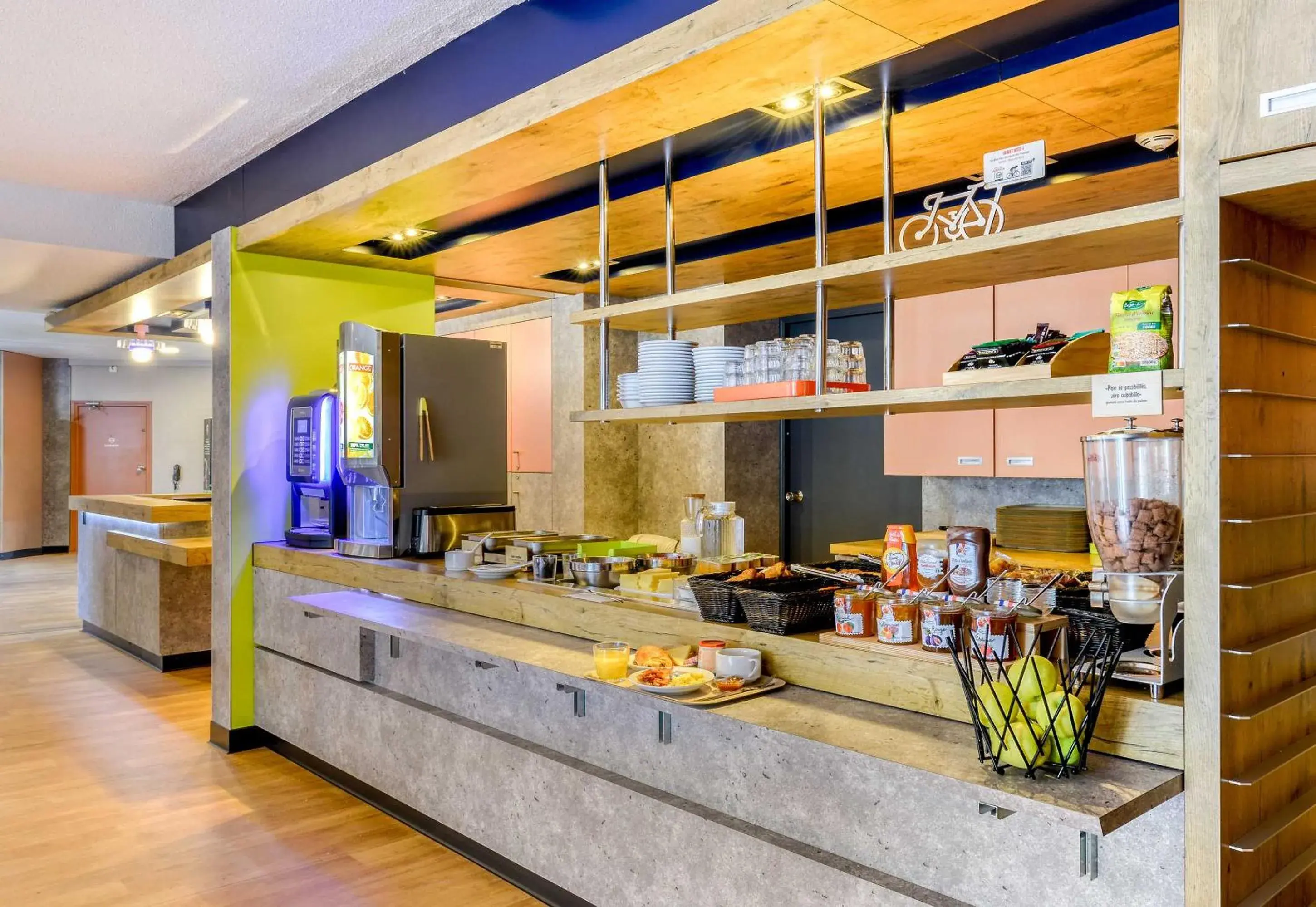 Buffet breakfast in B&B HOTEL Montpellier Sud Lattes Buffet breakfast in B&B HOTEL Montpellier Sud Lattes