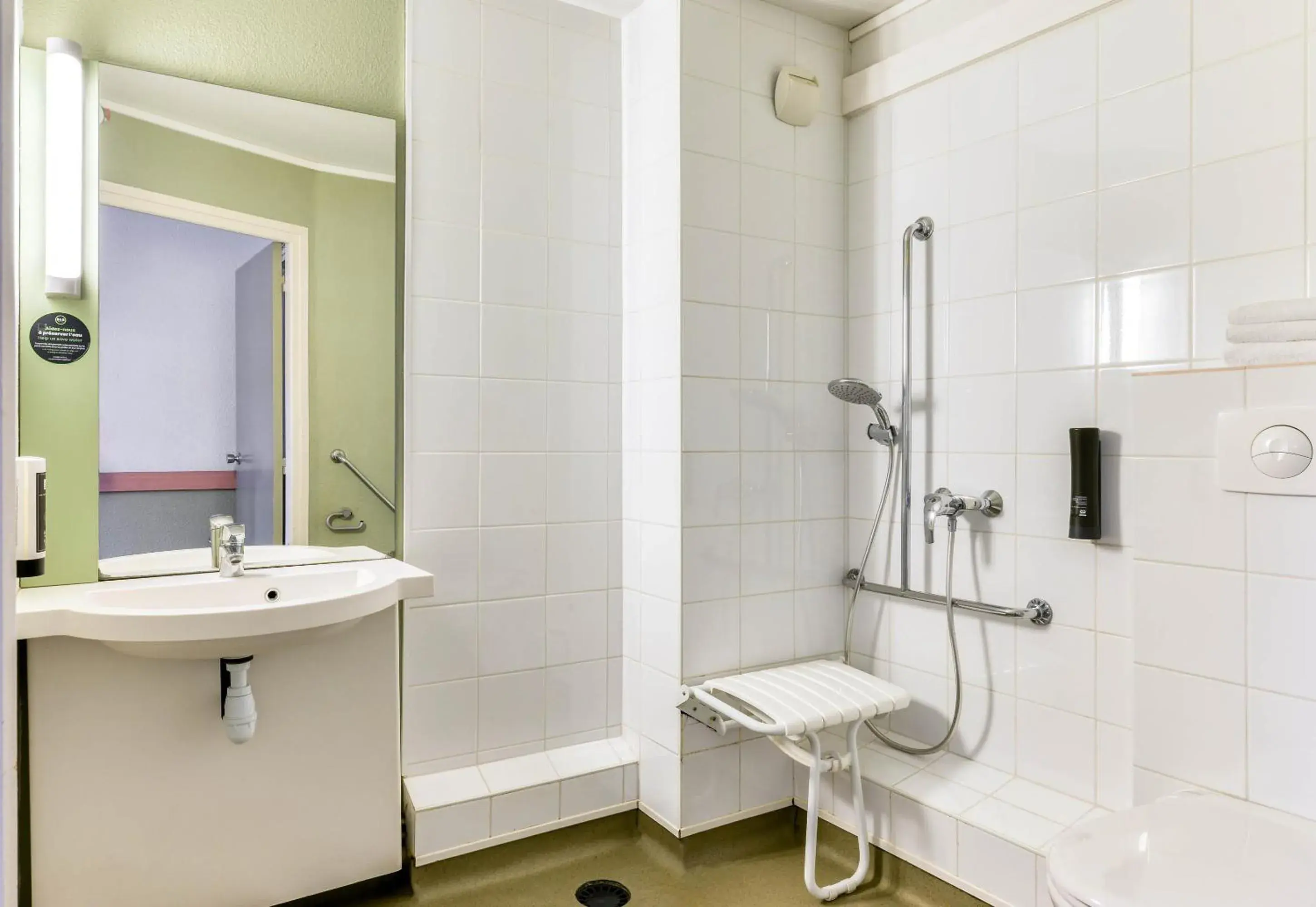 Bathroom in B&B HOTEL Montpellier Sud Lattes Bathroom in B&B HOTEL Montpellier Sud Lattes