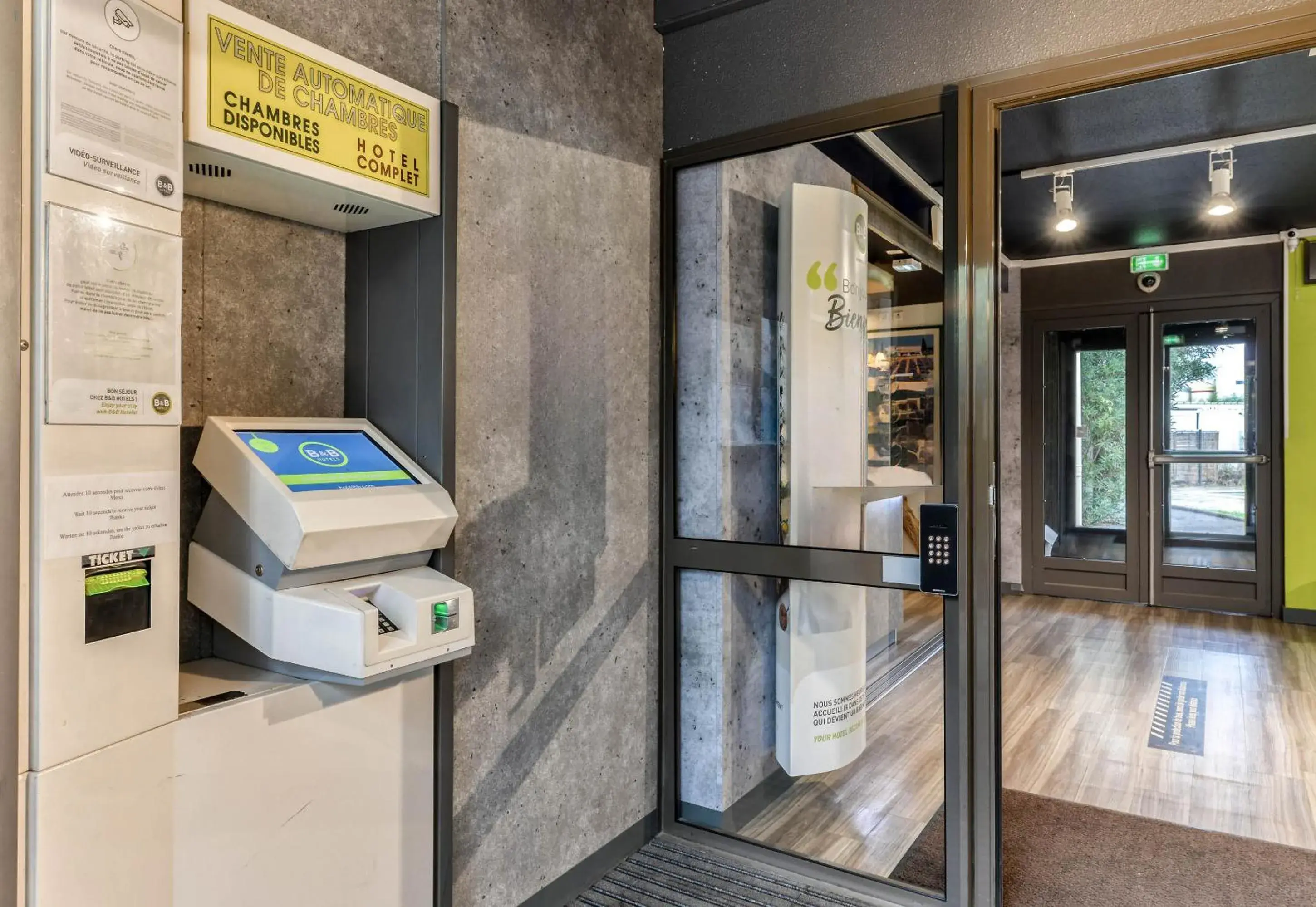 Facade/entrance in B&B HOTEL Montpellier Sud Lattes Facade/entrance in B&B HOTEL Montpellier Sud Lattes