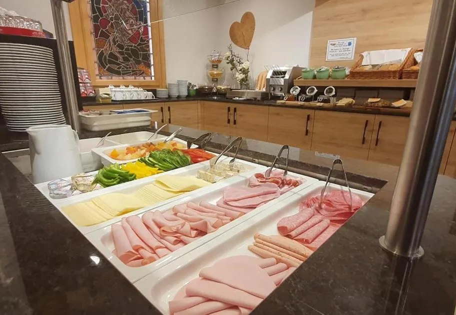 Buffet breakfast in Hotel-Garni Pramstraller