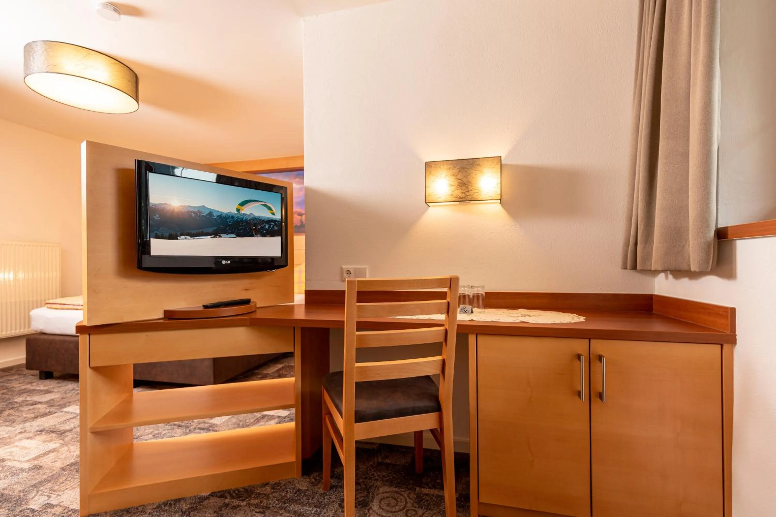TV and multimedia, Bed in Hotel-Garni Pramstraller