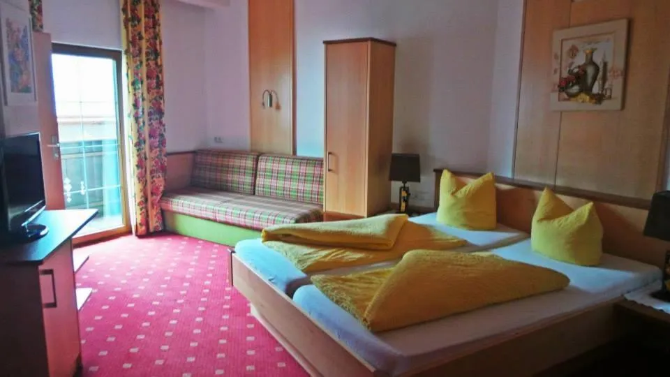 Bed in Hotel-Garni Pramstraller