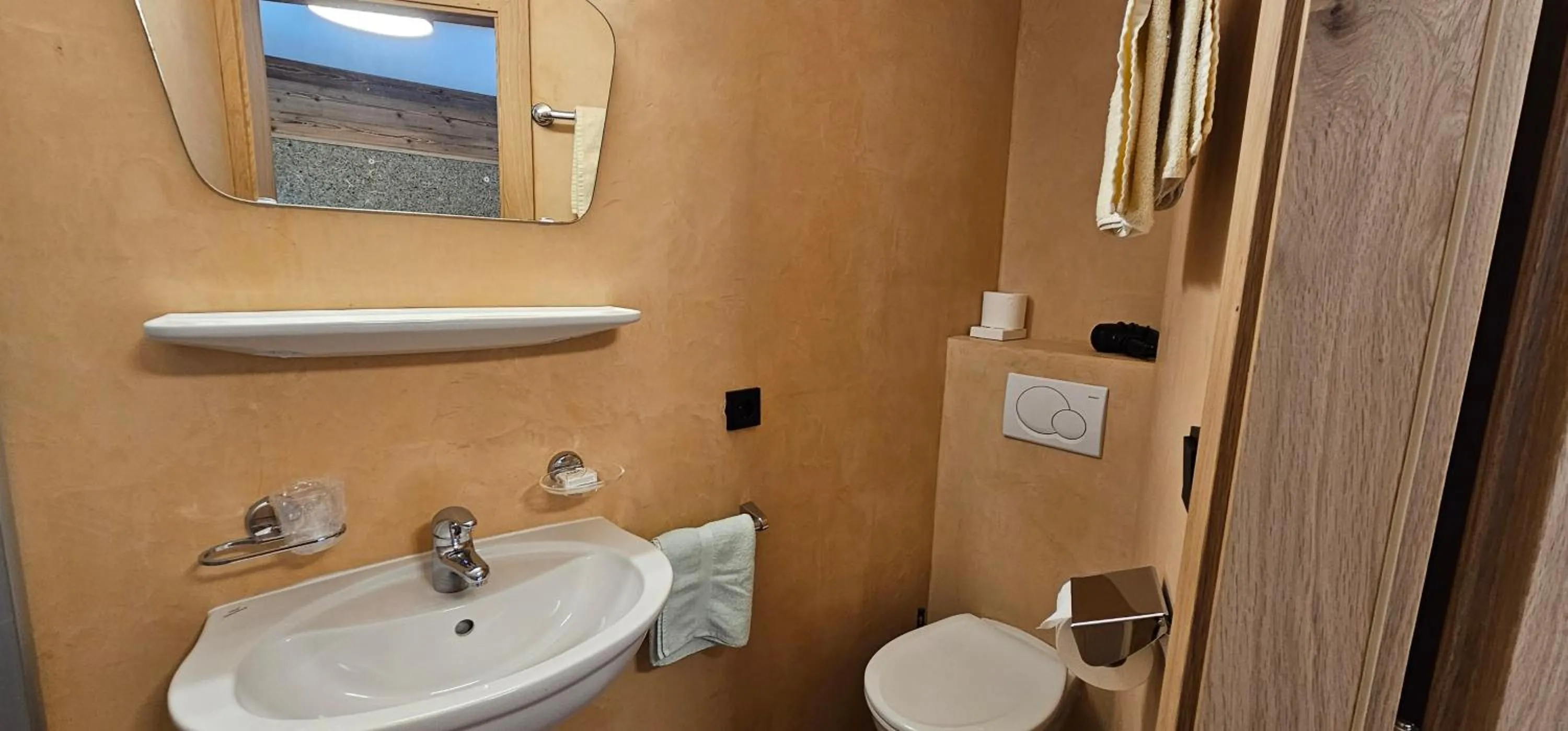 Bathroom in Hotel-Garni Pramstraller