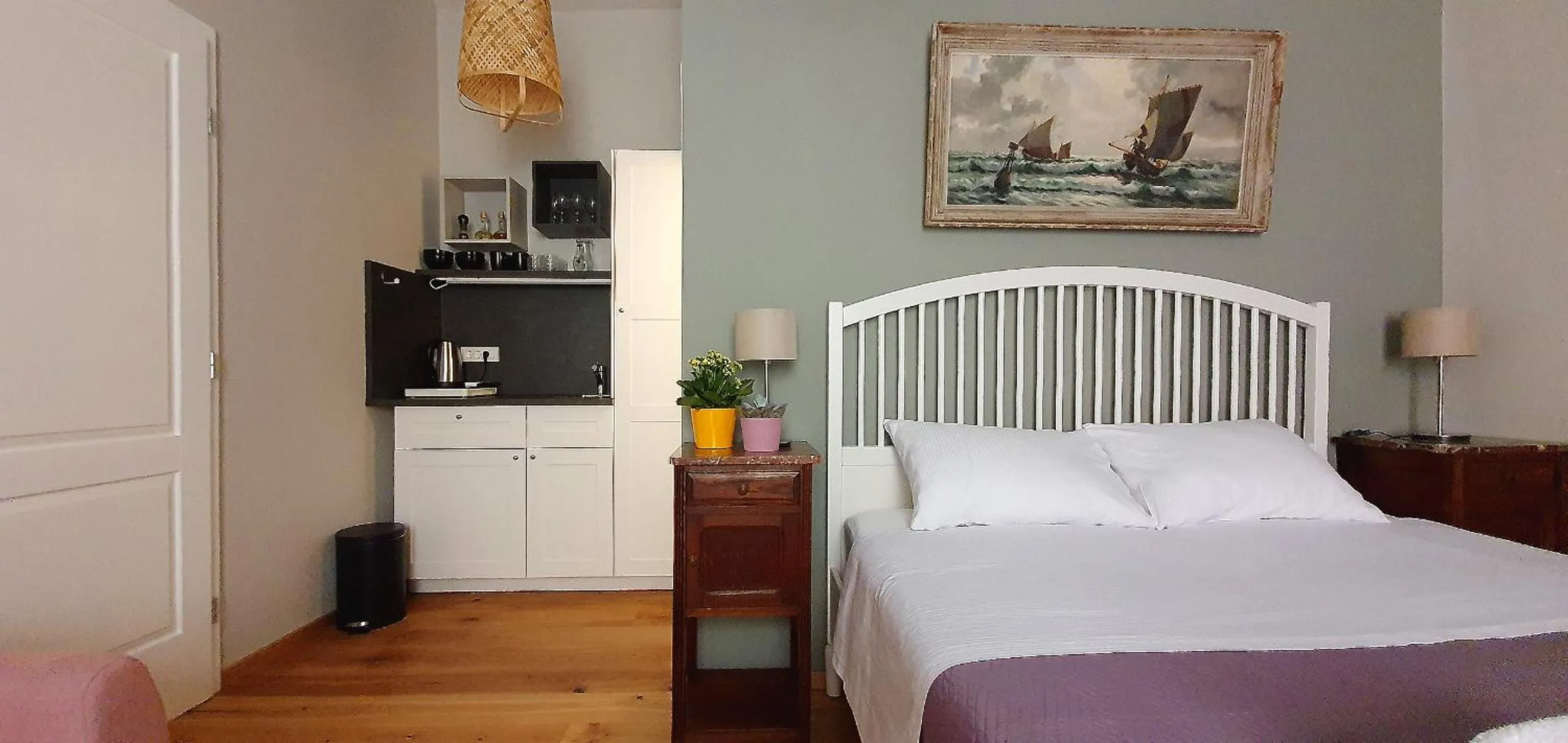 Kitchen or kitchenette, Bed in Muziqa Apartments