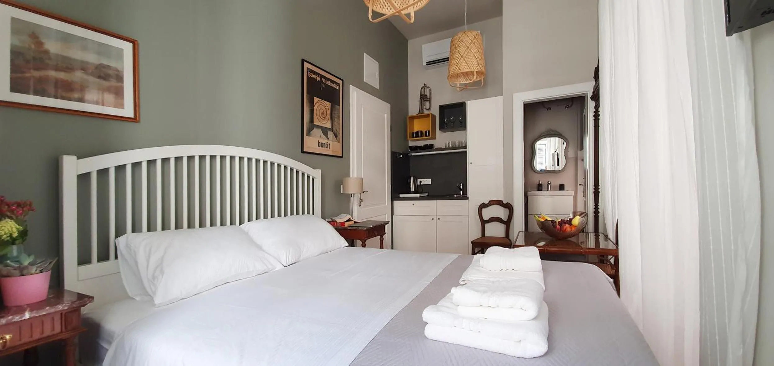 Photo of the whole room, Bed in Muziqa Apartments