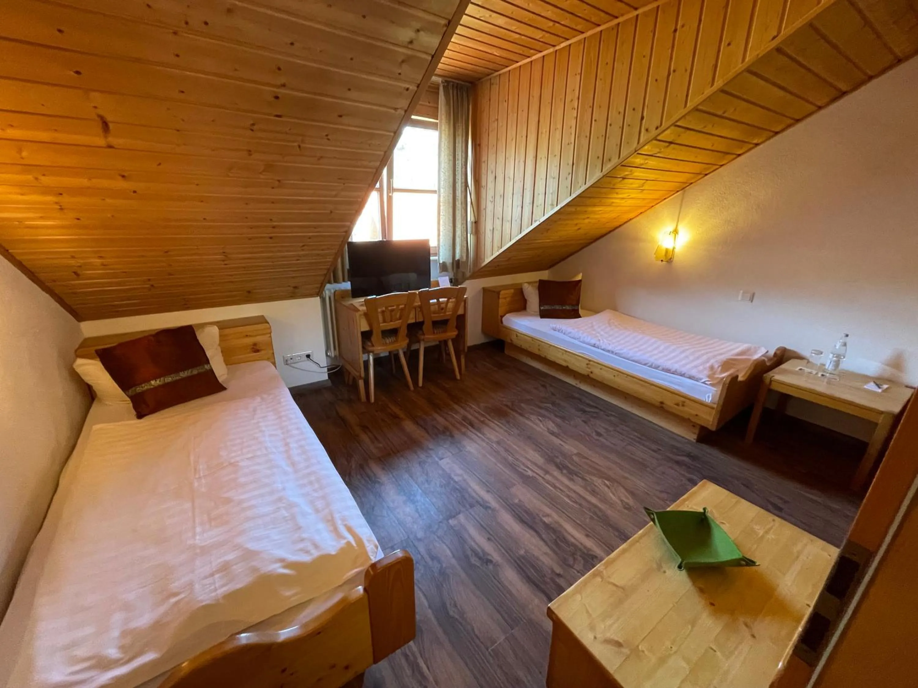 Bed in Römercastell Wirtshaus & Hotel