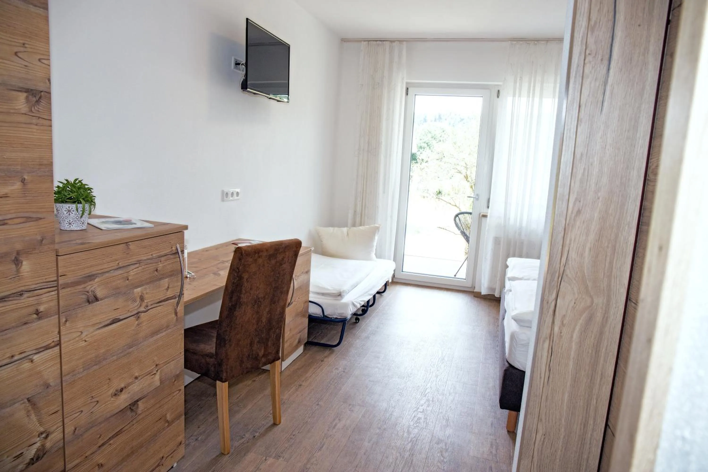 Photo of the whole room, Bed in Römercastell Wirtshaus & Hotel