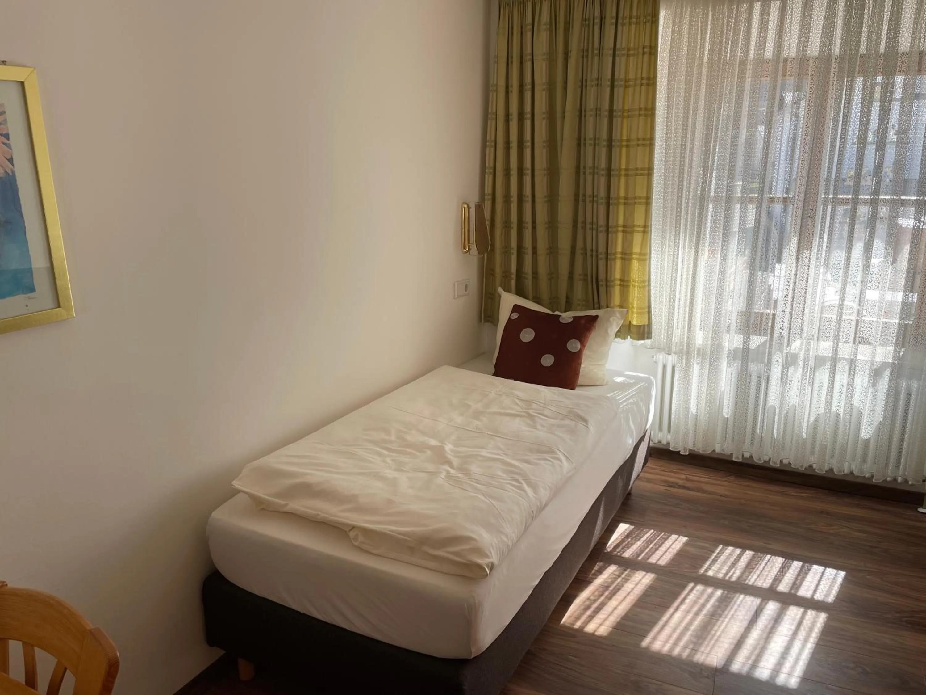 Photo of the whole room, Bed in Römercastell Wirtshaus & Hotel