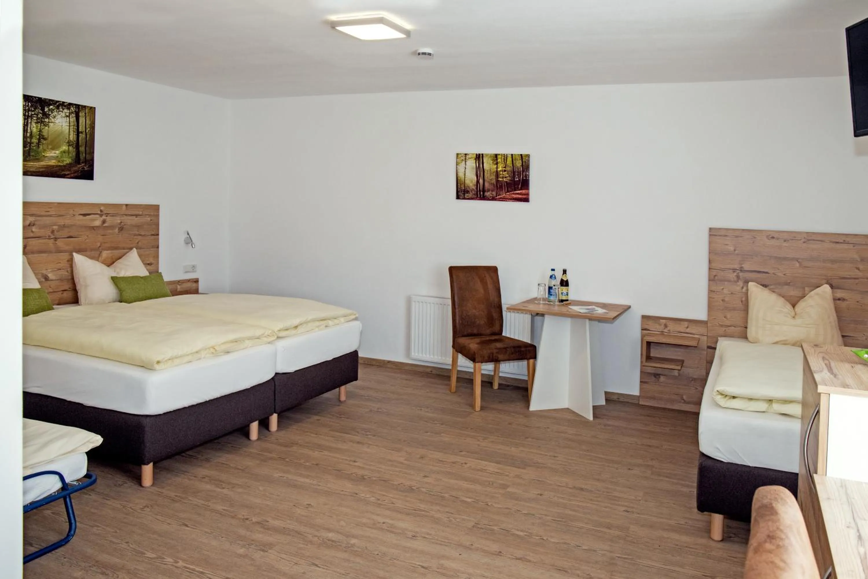Photo of the whole room, Bed in Römercastell Wirtshaus & Hotel