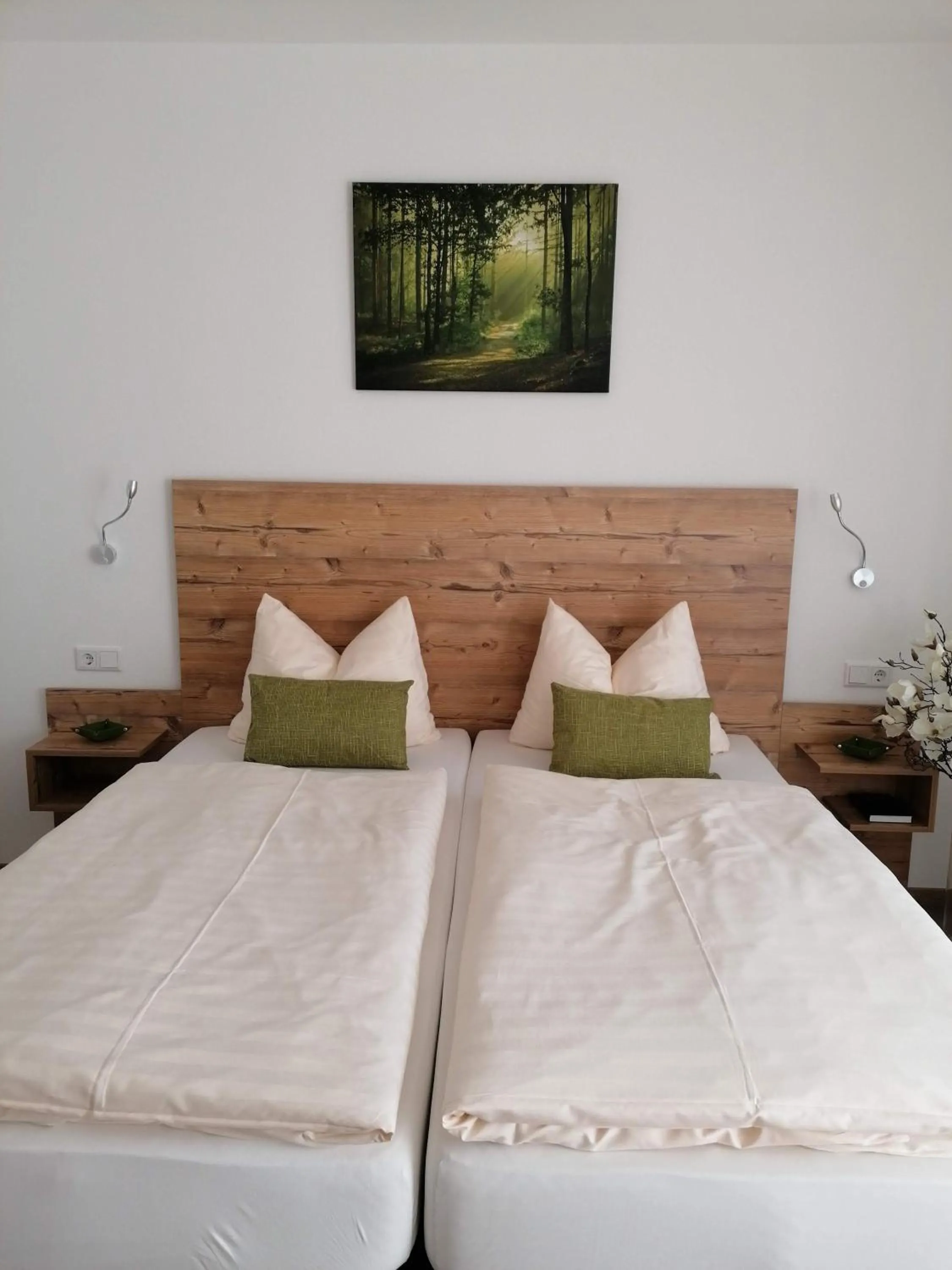 Bed in Römercastell Wirtshaus & Hotel