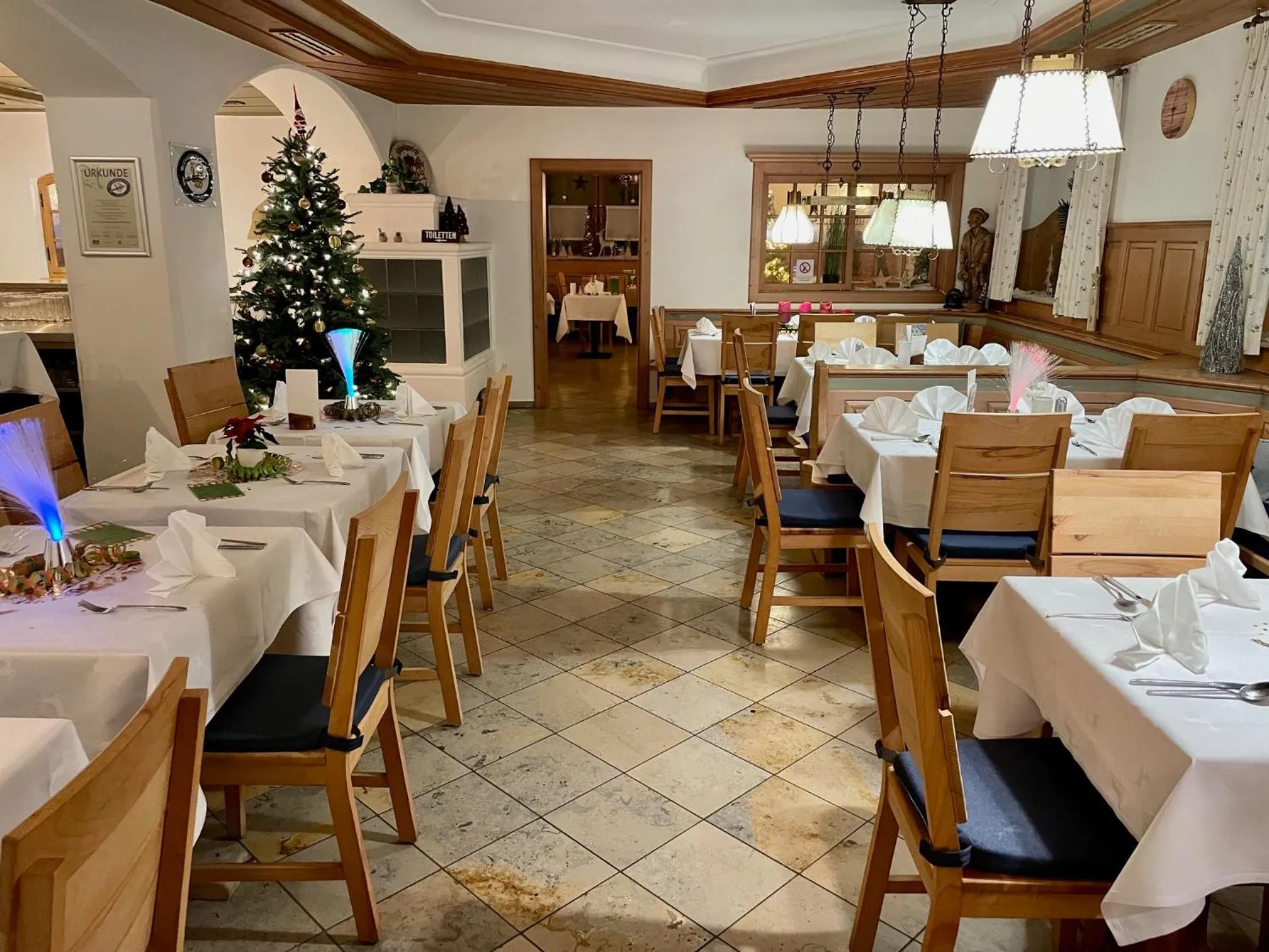 Restaurant/places to eat in Römercastell Wirtshaus & Hotel