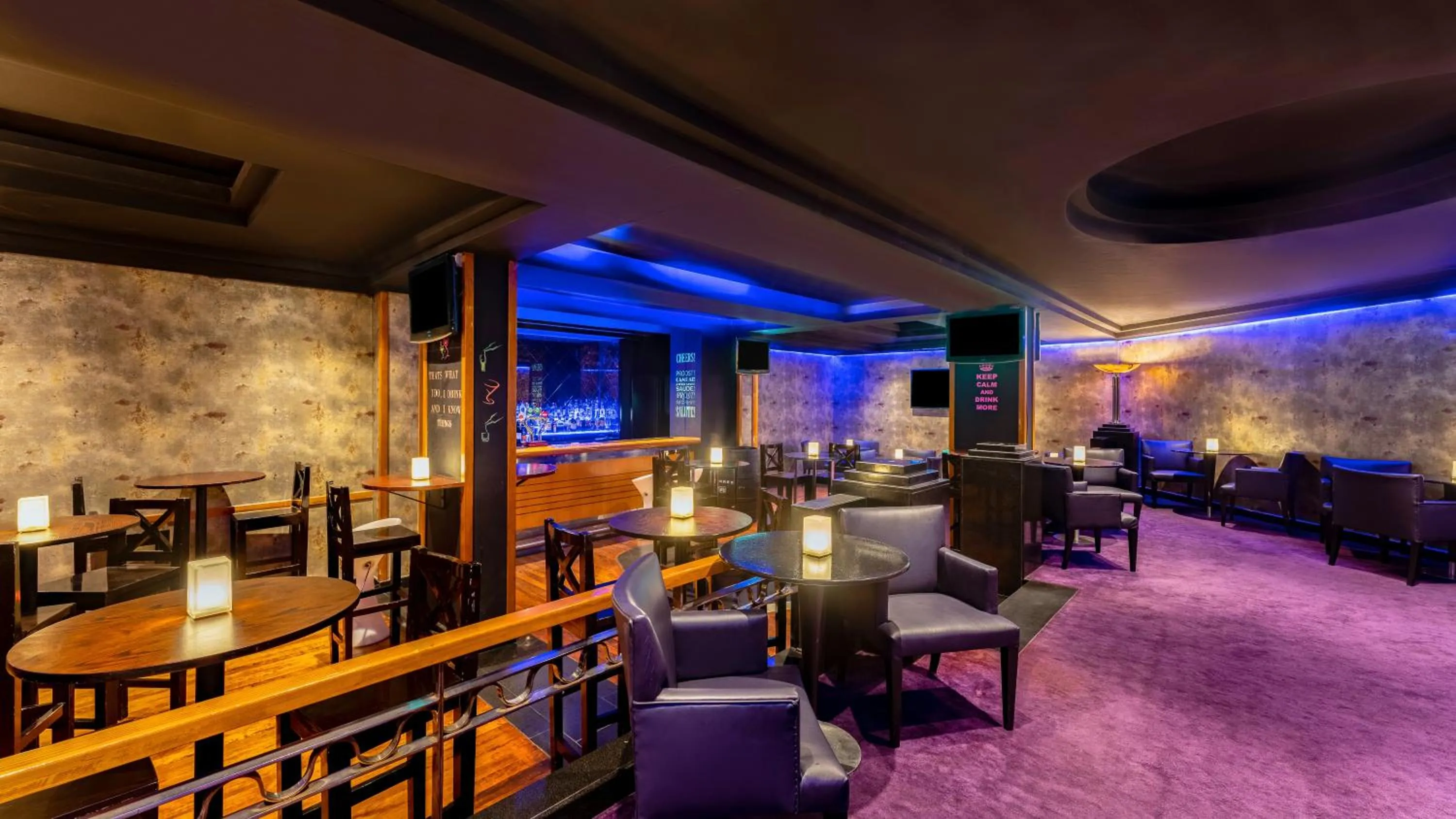 Lounge or bar in Mövenpick Hotel Doha