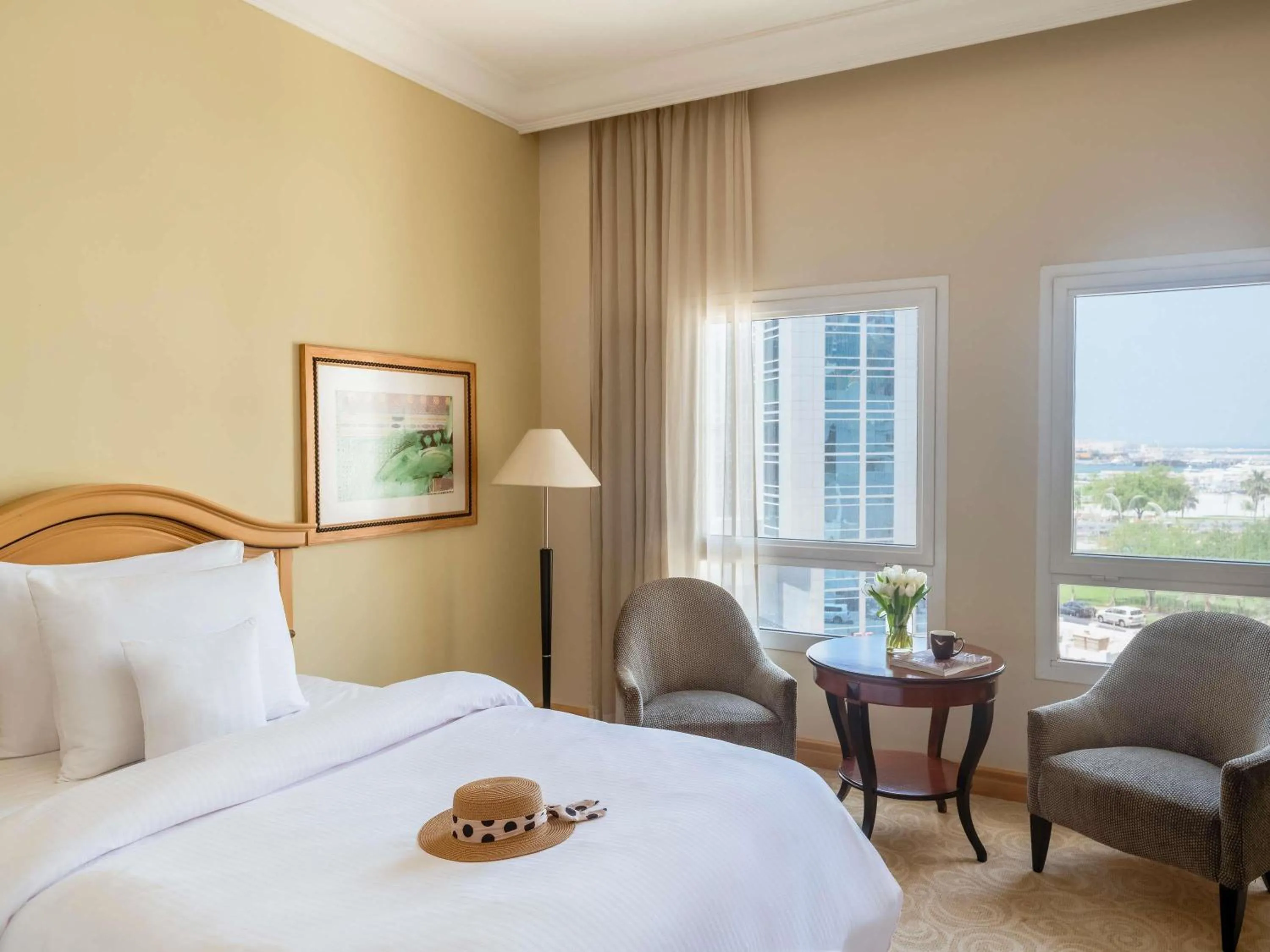 Bedroom, Bed in Mövenpick Hotel Doha