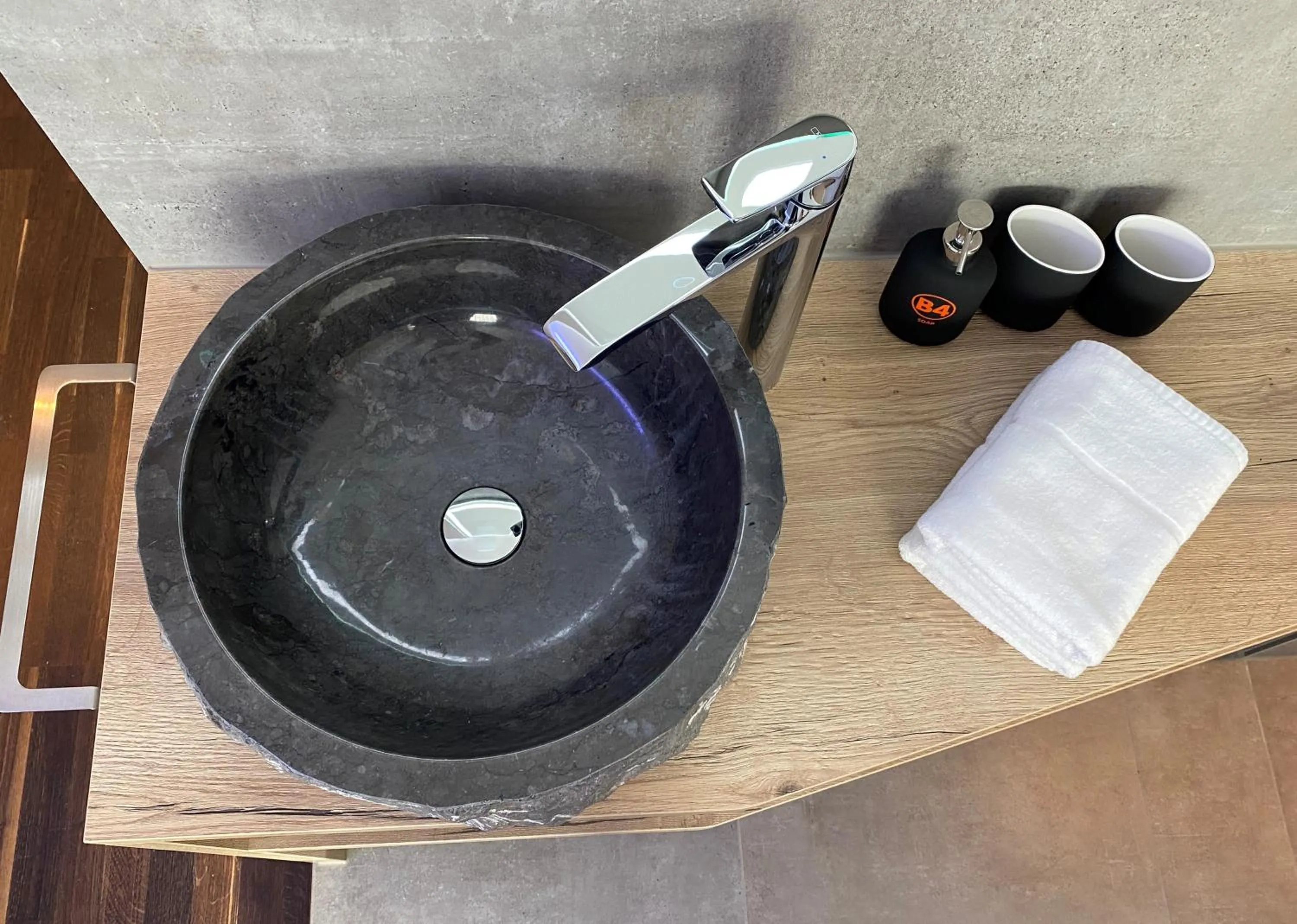 Photo of the whole room in Hotel B4