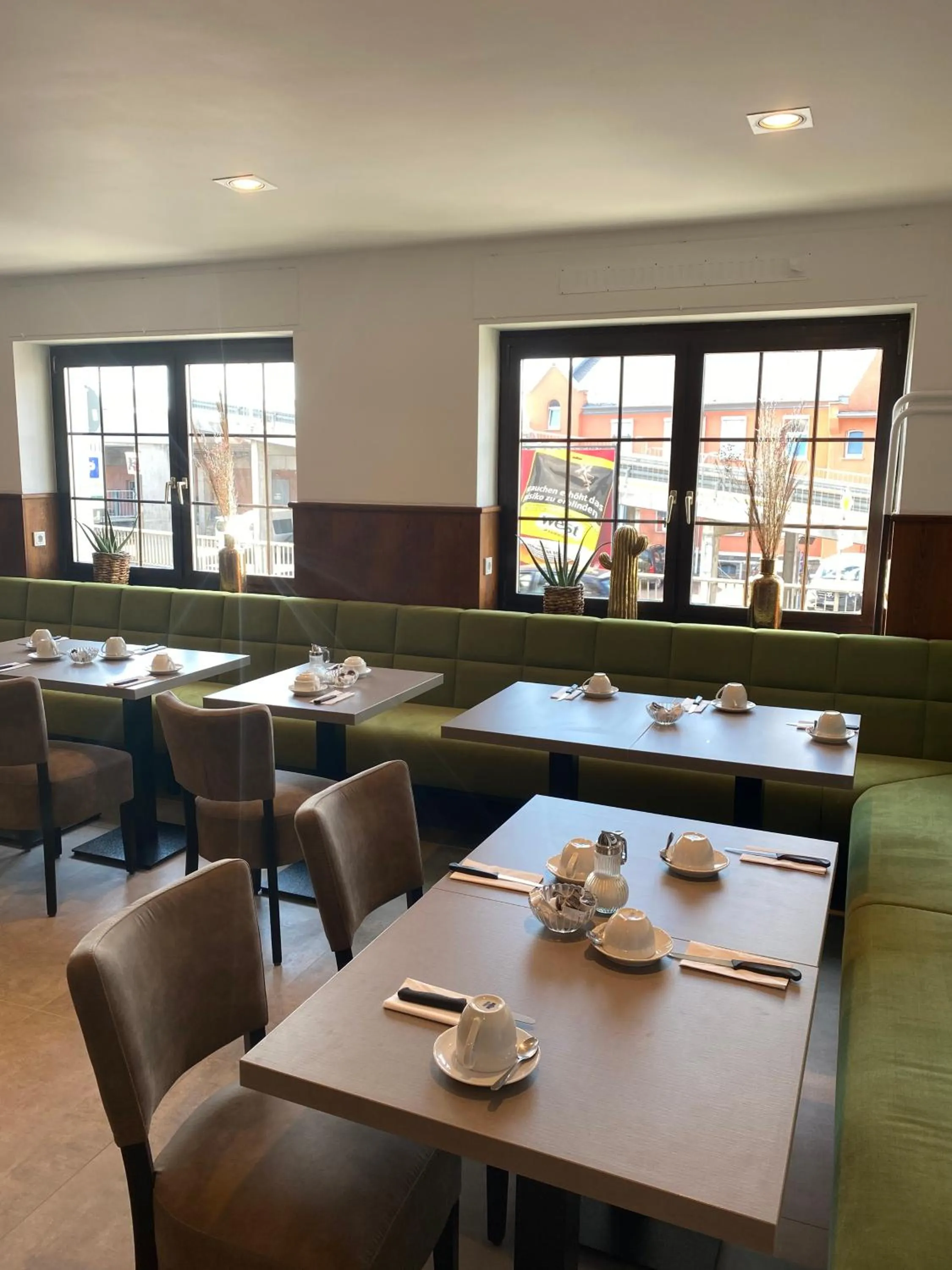 Restaurant/places to eat in Hotel B4