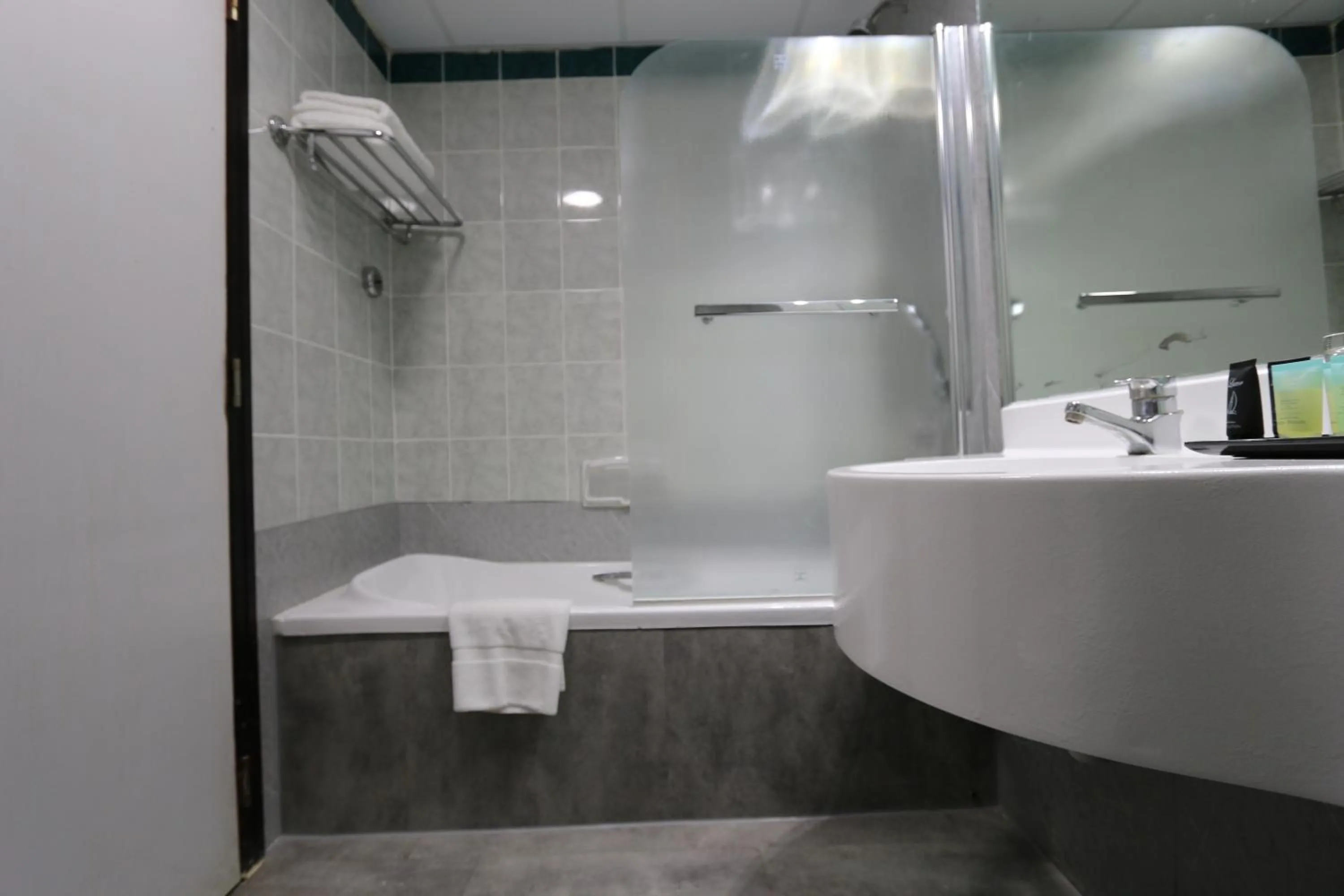 Shower, Bathroom in Grand Mayfair Hotel