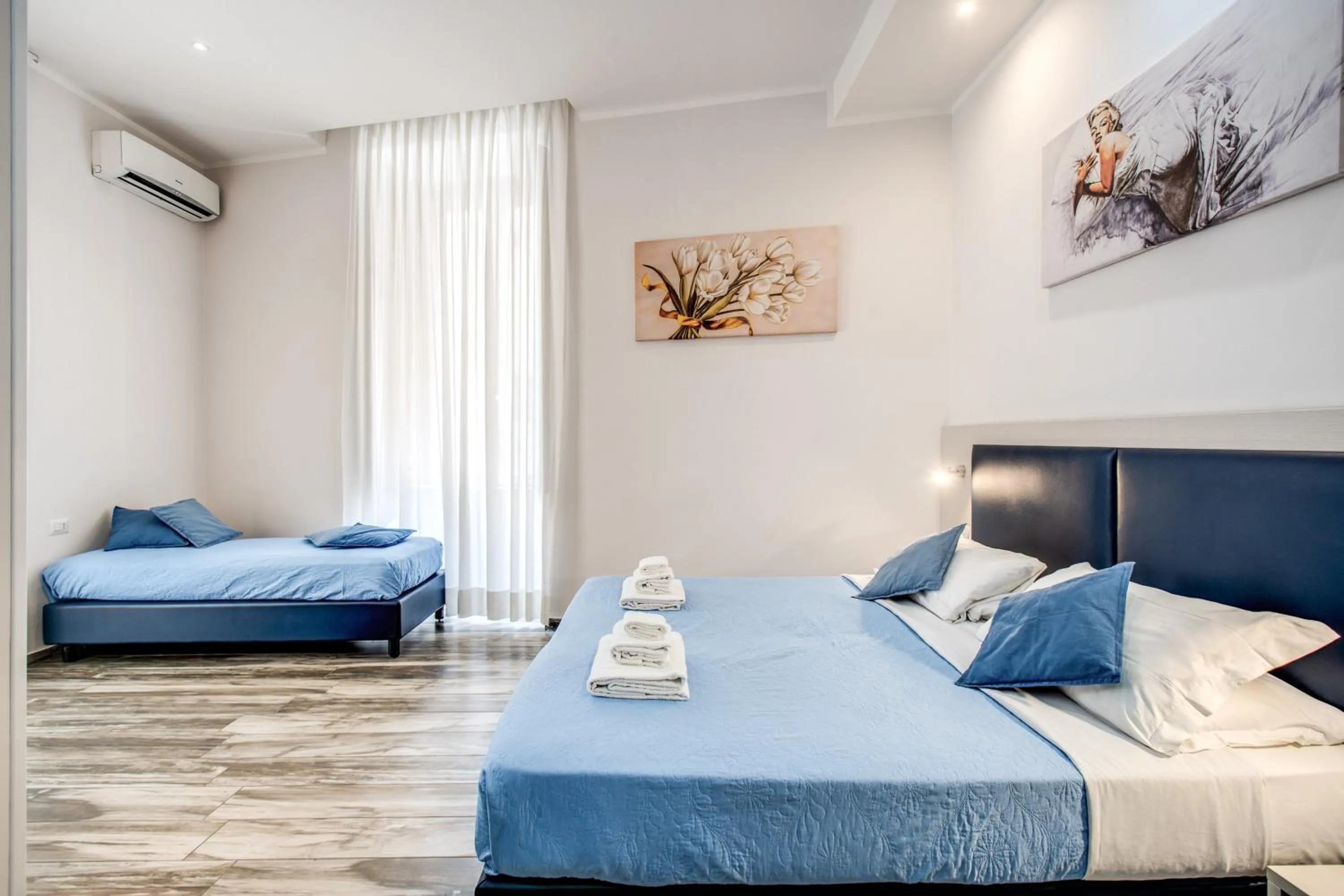 Bedroom, Bed in Napoli's Gold