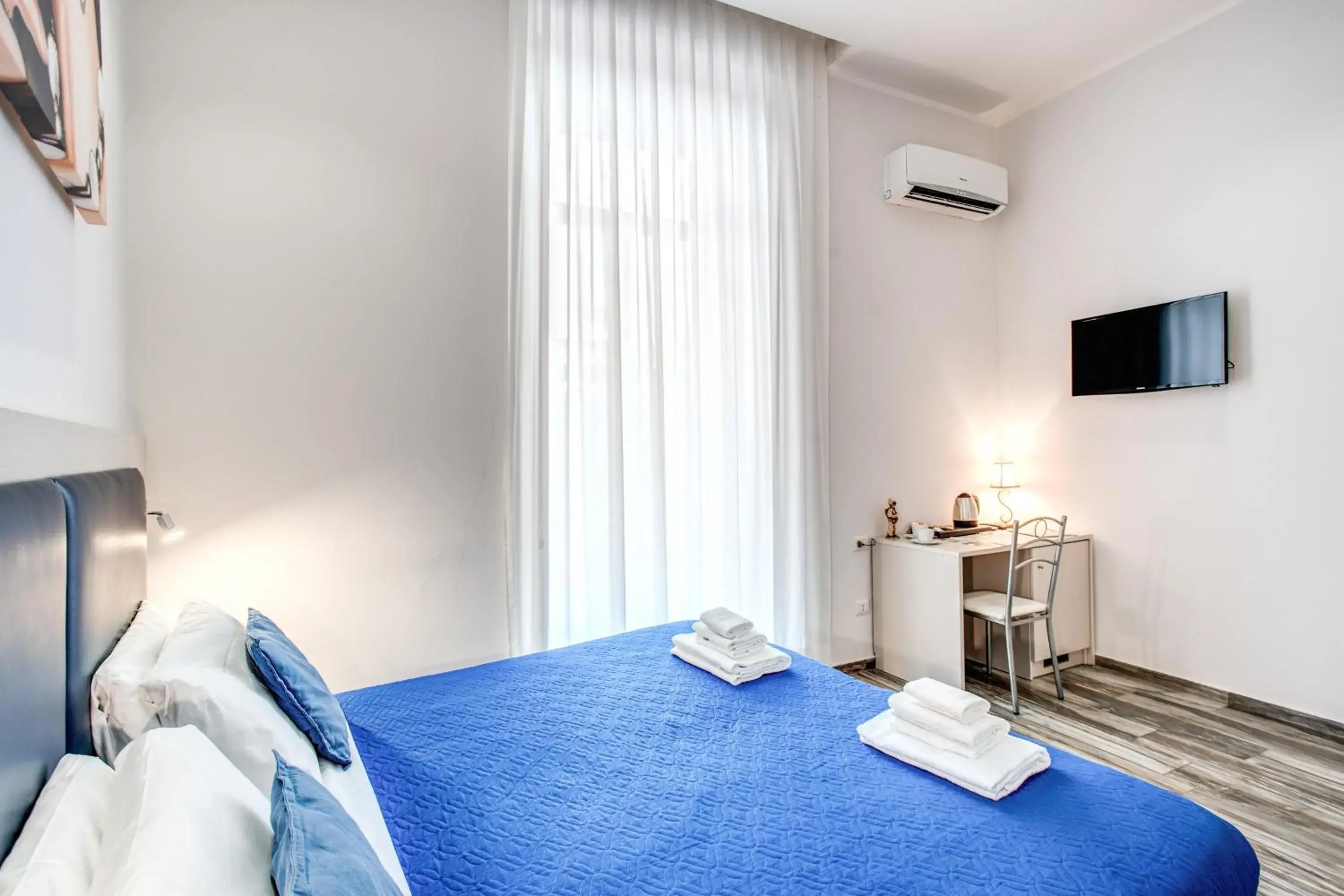 Coffee/tea facilities, Bed in Napoli's Gold Coffee/tea facilities, Bed in Napoli's Gold