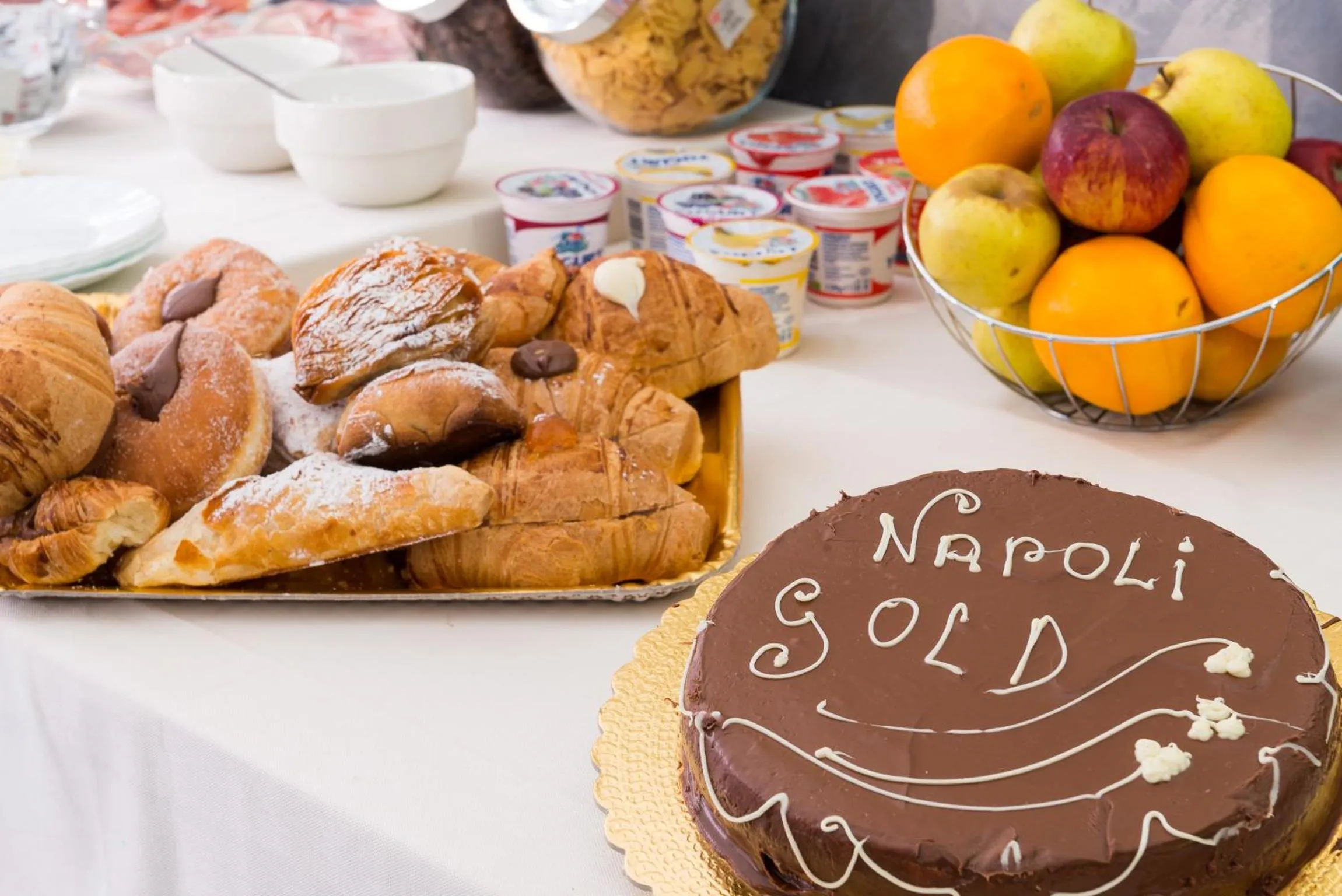 Breakfast in Napoli's Gold