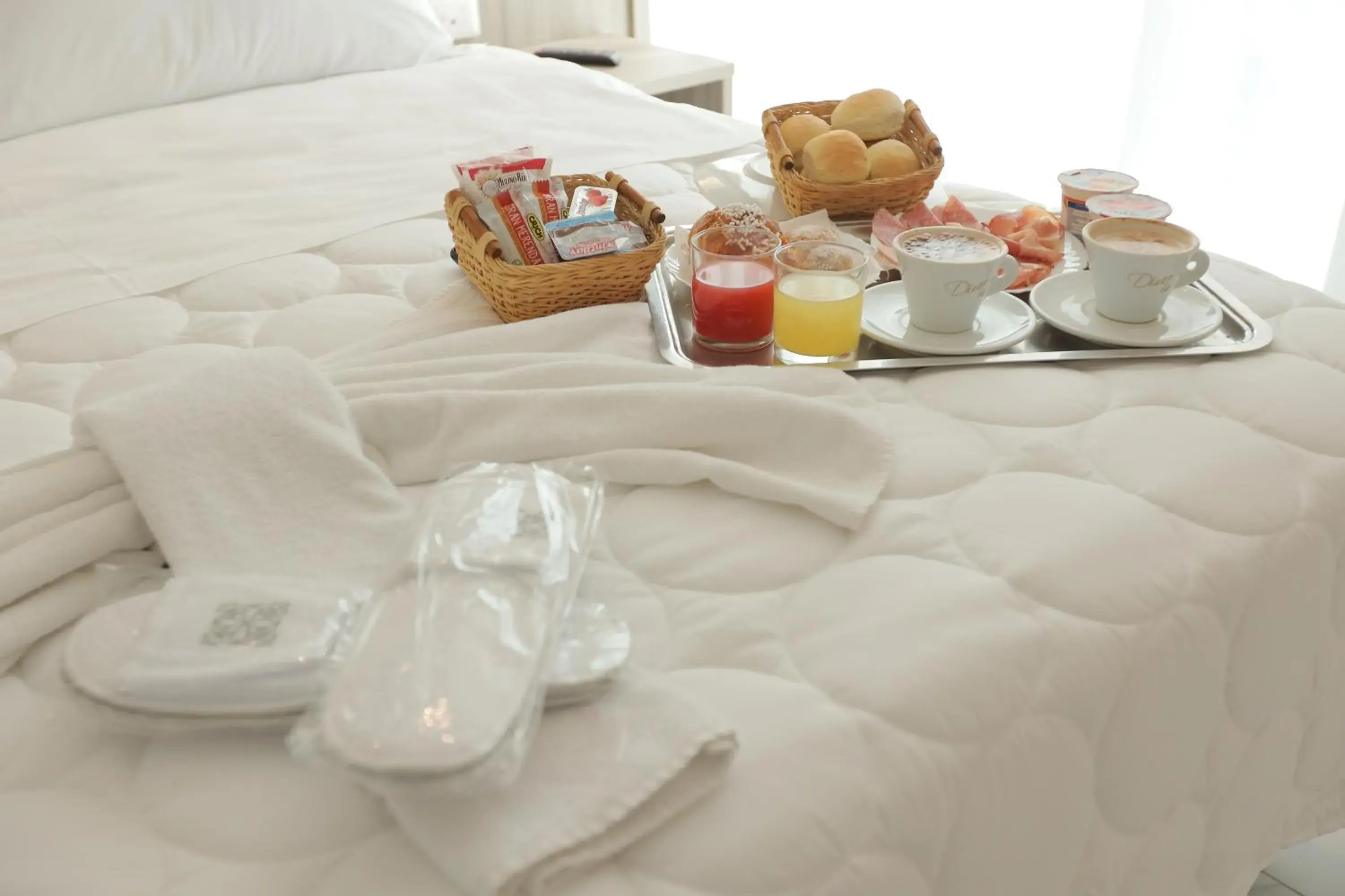 Continental breakfast, Bed in Napoli's Gold Continental breakfast, Bed in Napoli's Gold