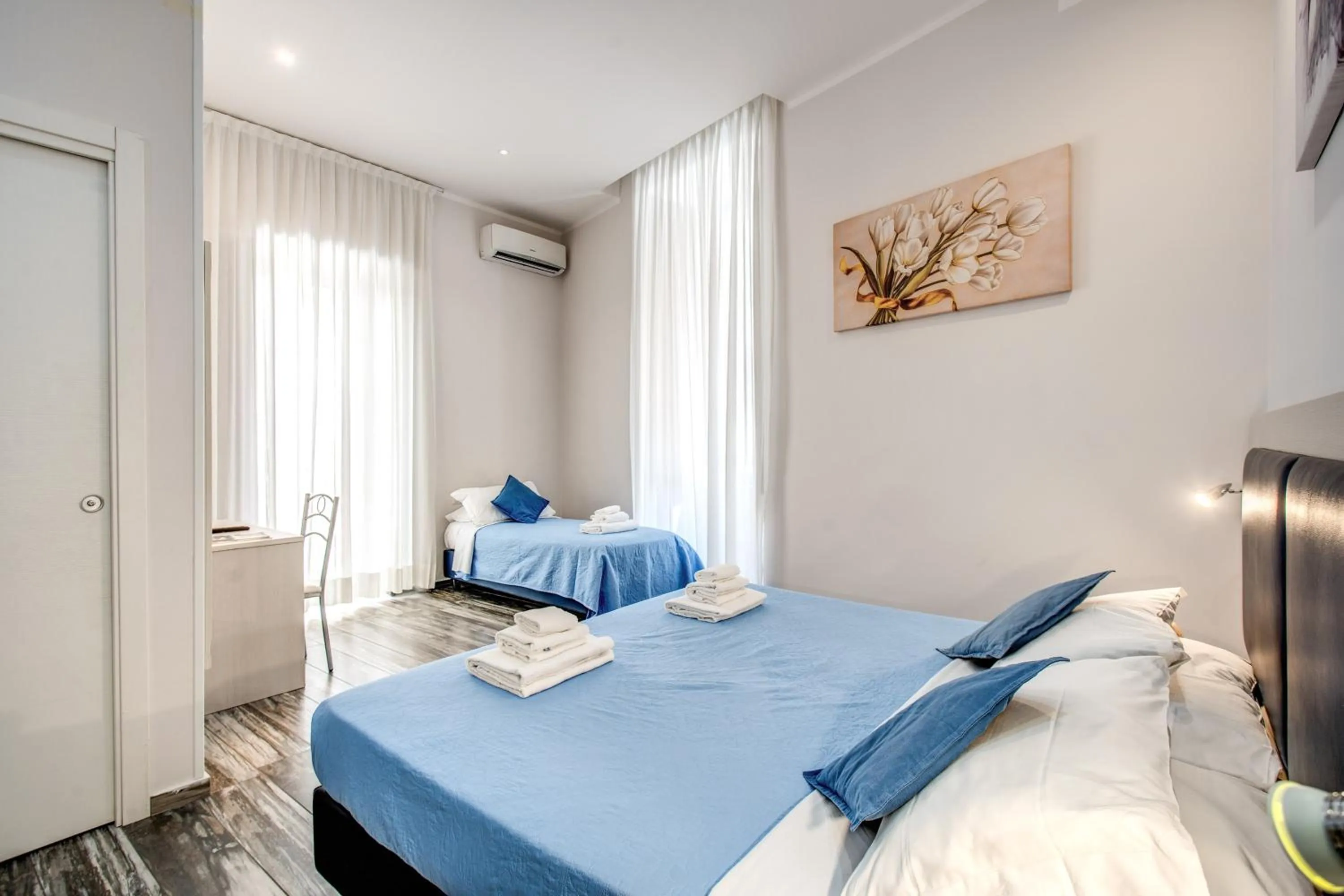 Bedroom, Bed in Napoli's Gold