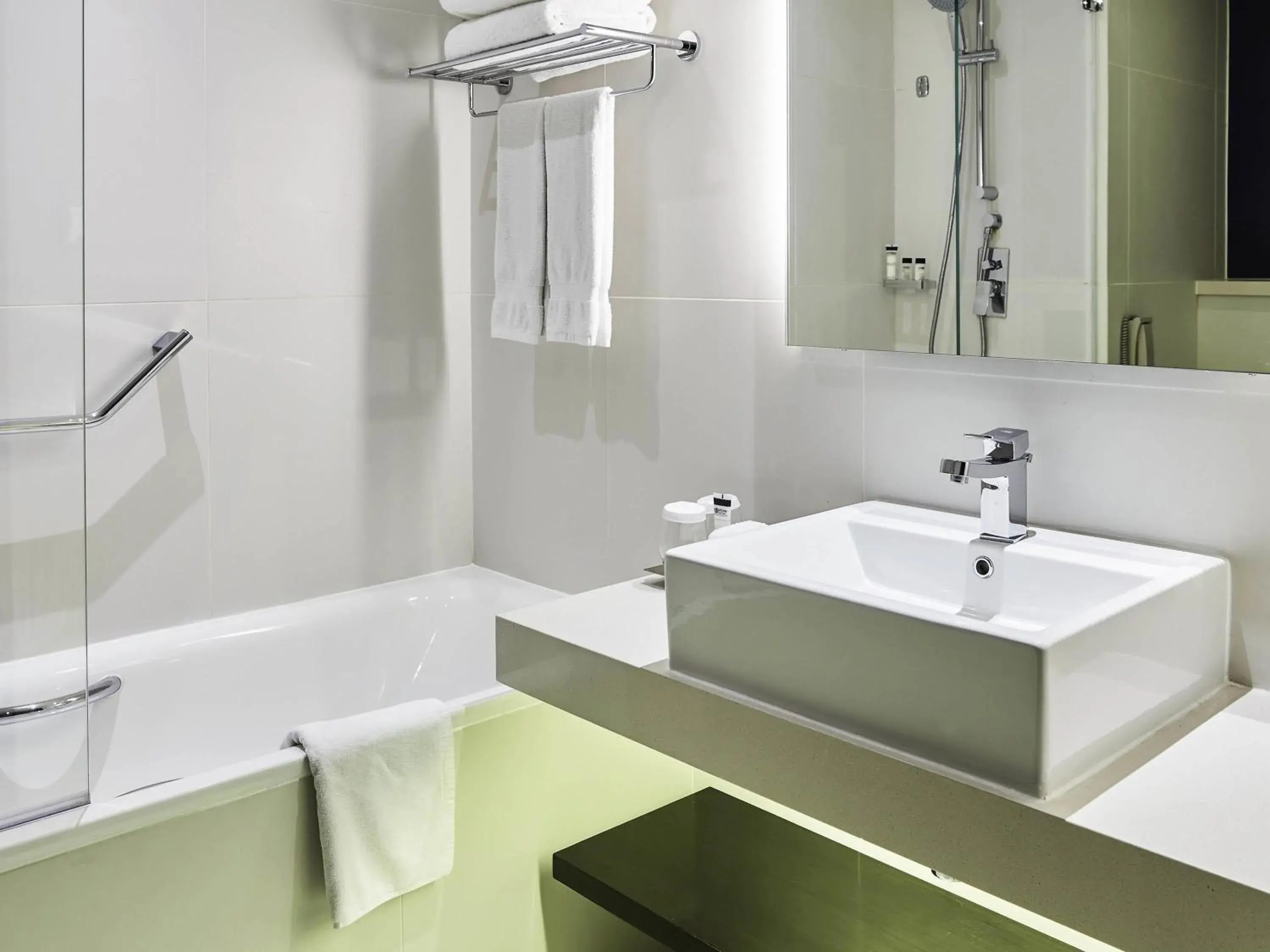 Bedroom in Pullman Dubai Creek City Centre Bedroom in Pullman Dubai Creek City Centre