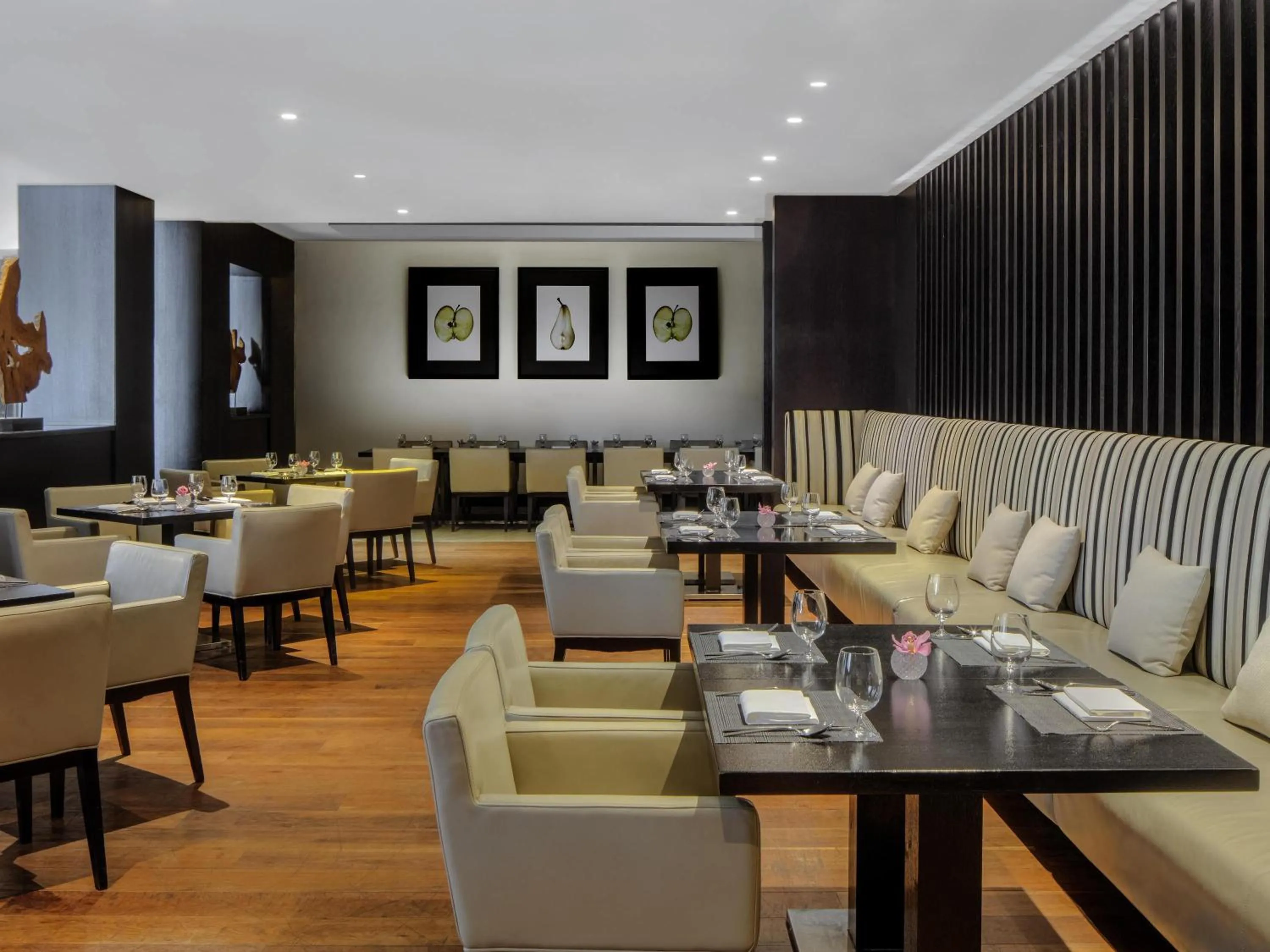 Restaurant/places to eat in Pullman Dubai Creek City Centre