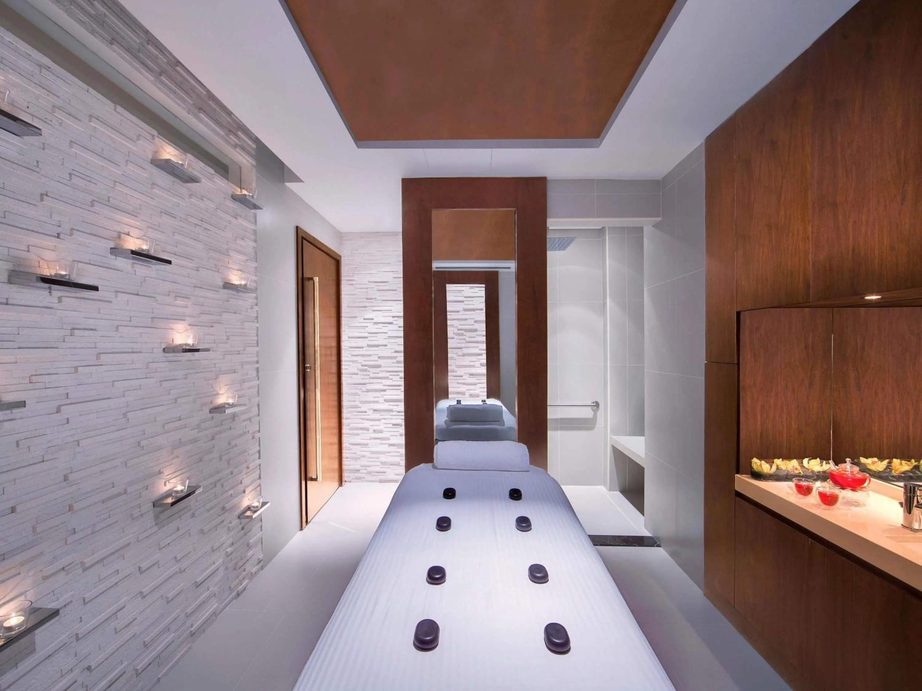 Spa and wellness centre/facilities, Bed in Pullman Dubai Creek City Centre
