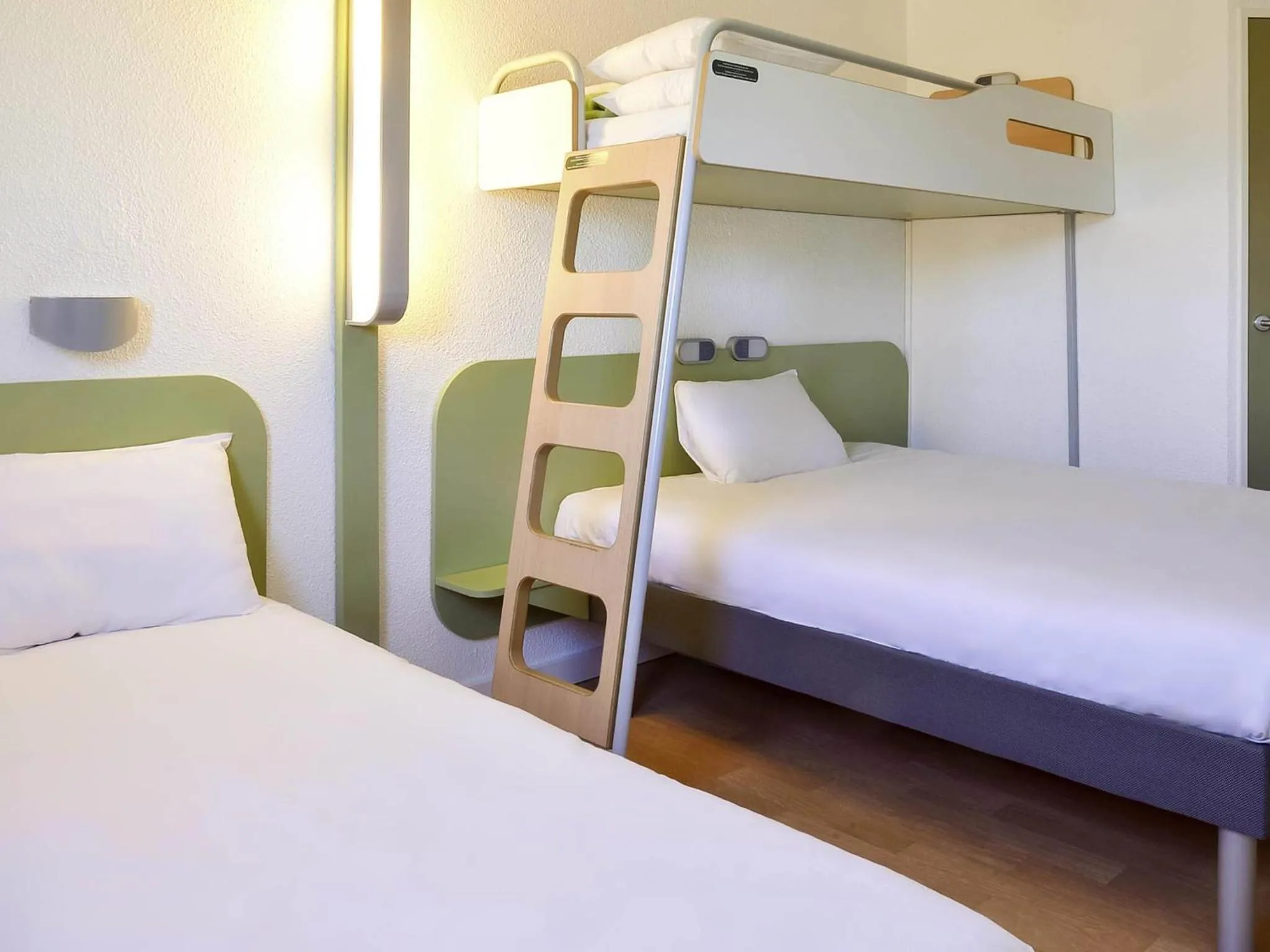 Bedroom, Bed in Ibis budget Saint-Étienne stade