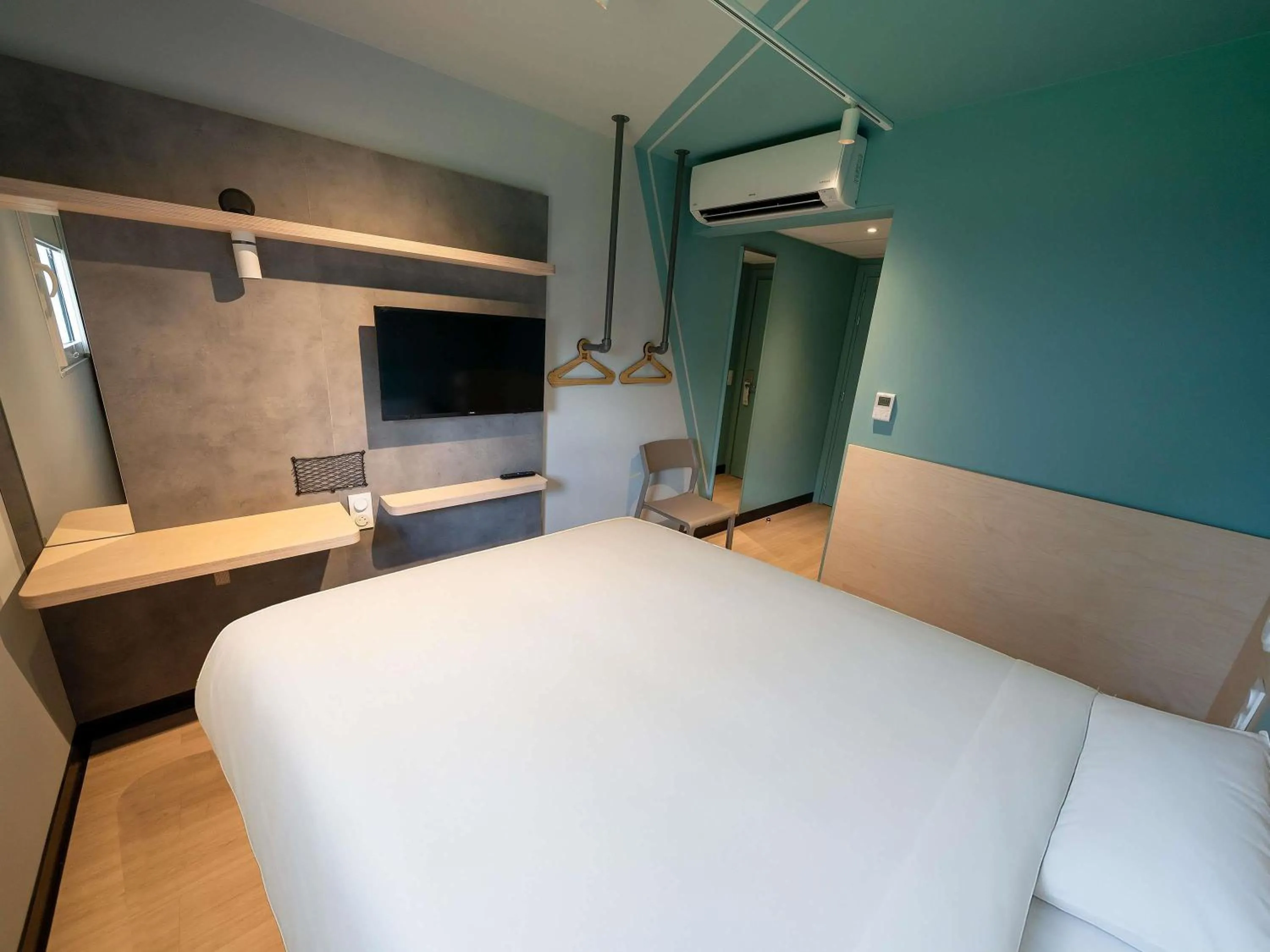 Bedroom, Bed in Ibis budget Saint-Étienne stade