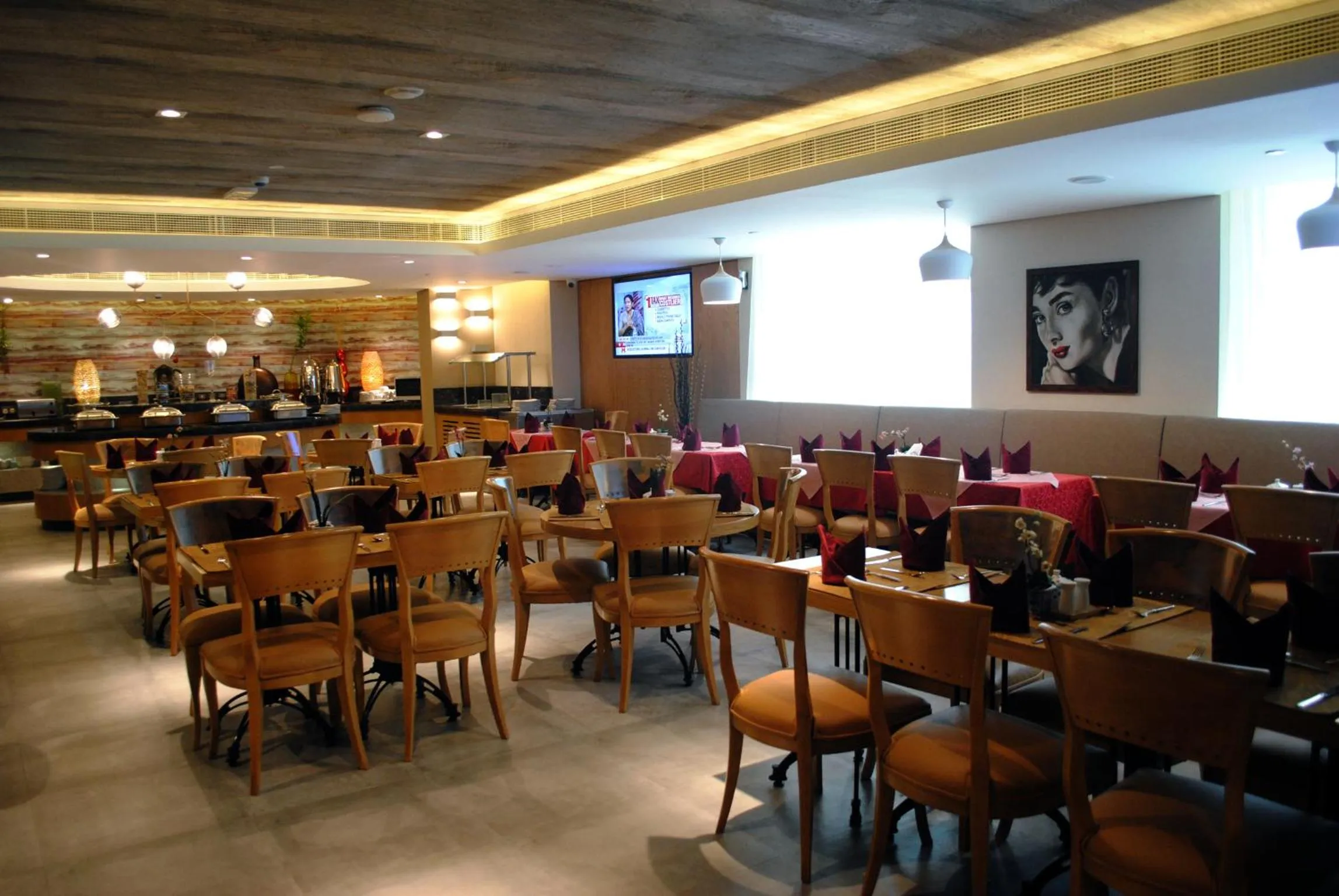 Restaurant/places to eat in Versailles by Vieras Hotel