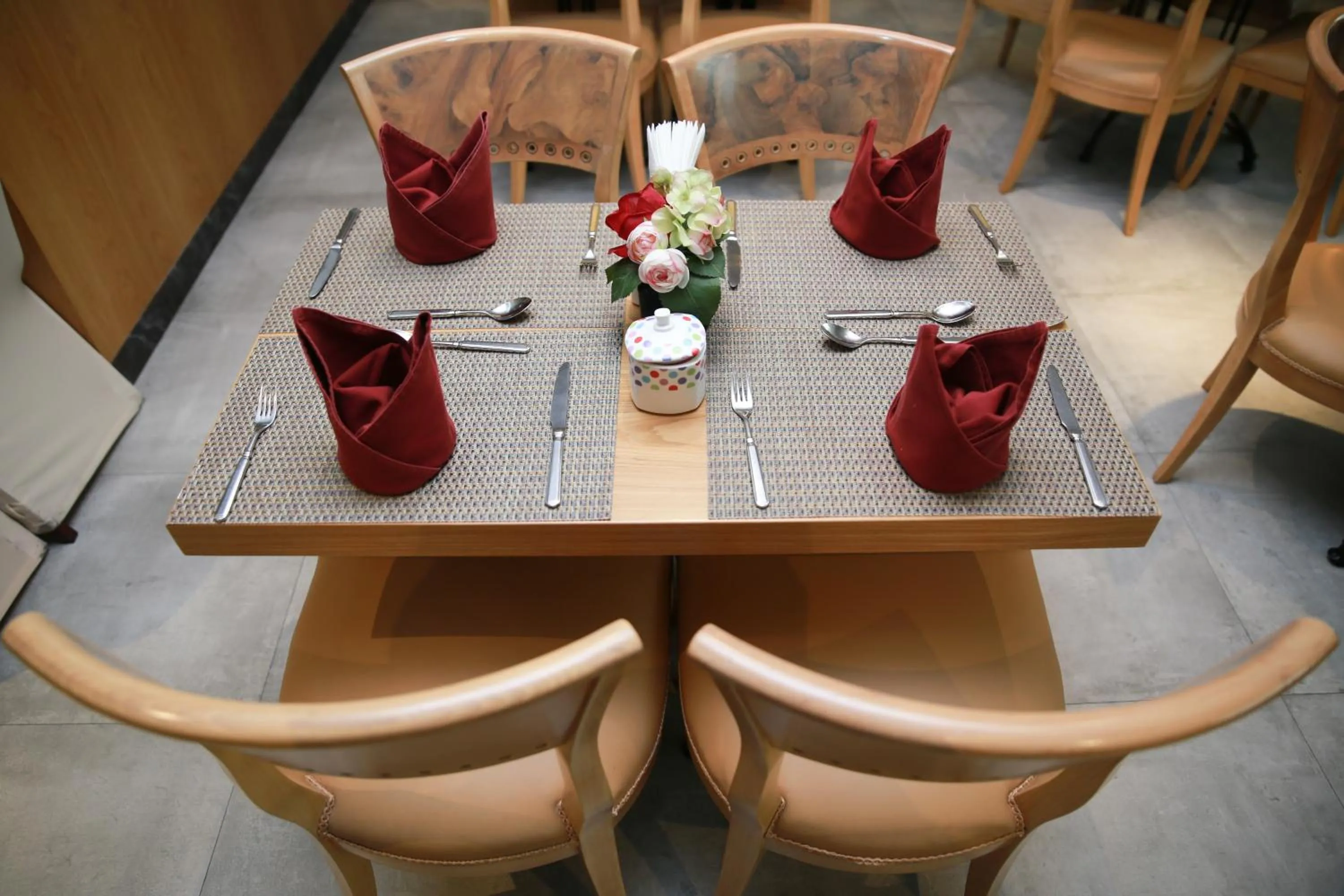 Restaurant/places to eat in Versailles by Vieras Hotel