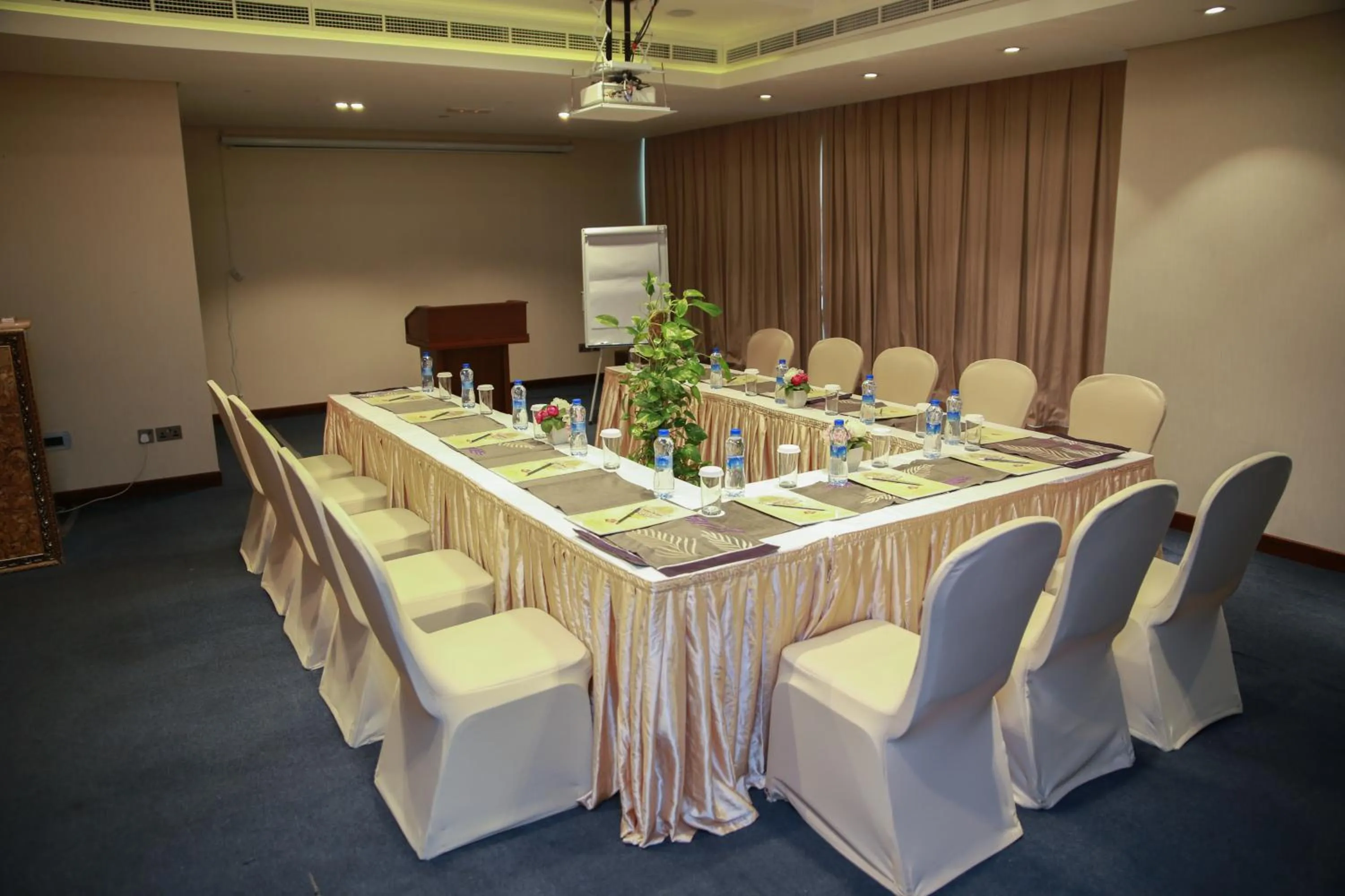 Meeting/conference room in Versailles by Vieras Hotel