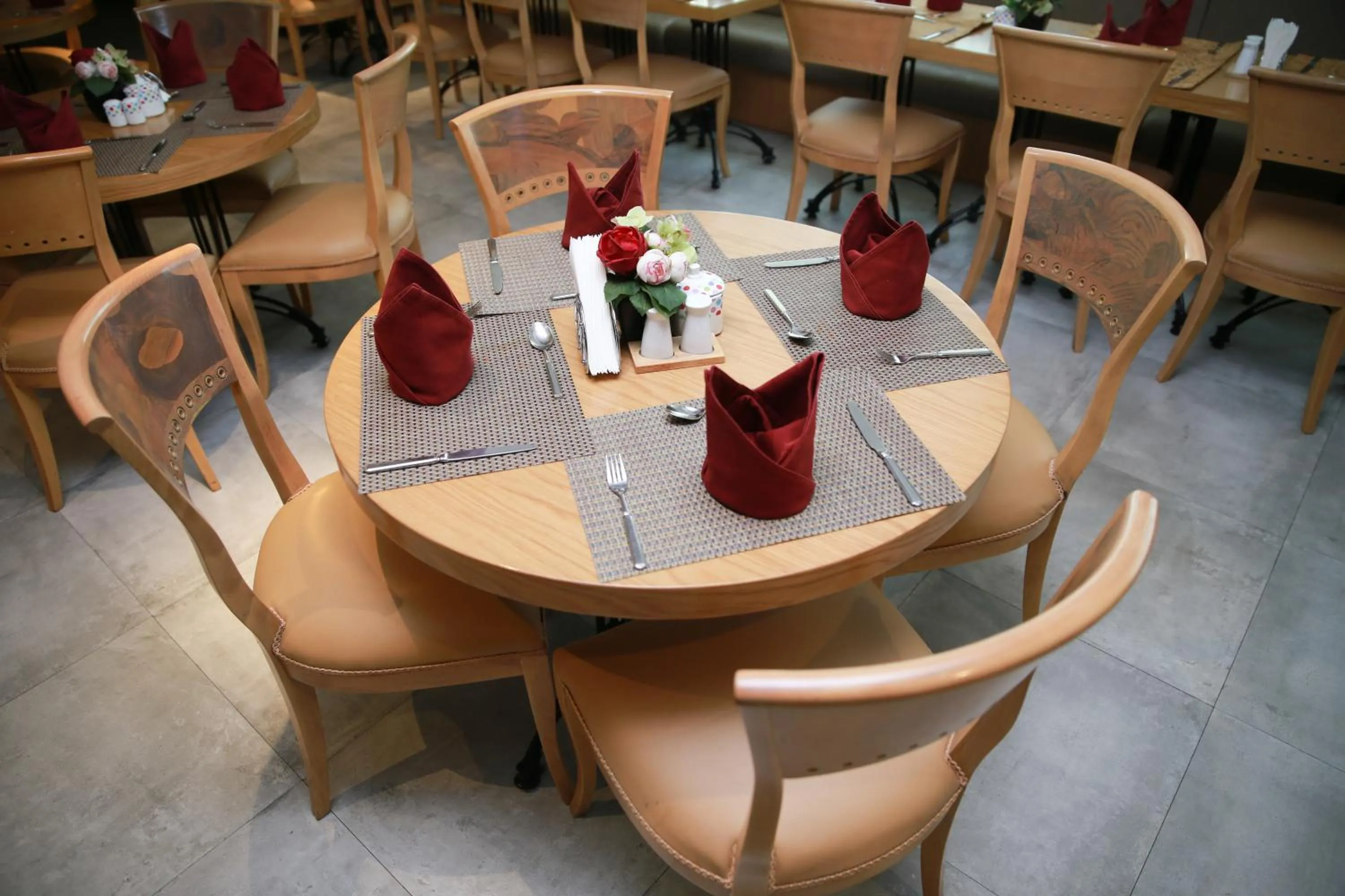 Restaurant/places to eat in Versailles by Vieras Hotel