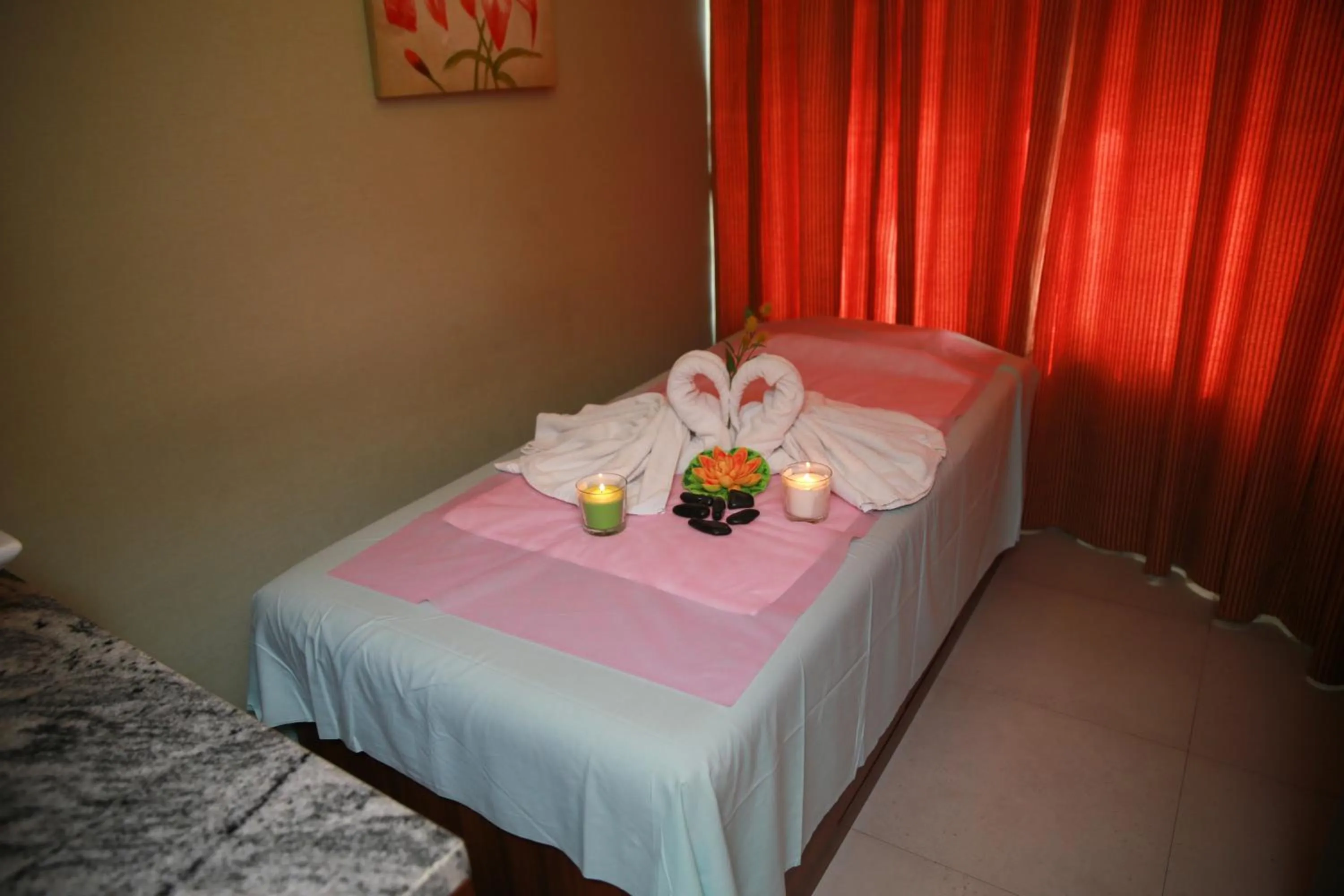 Massage, Bed in Versailles by Vieras Hotel