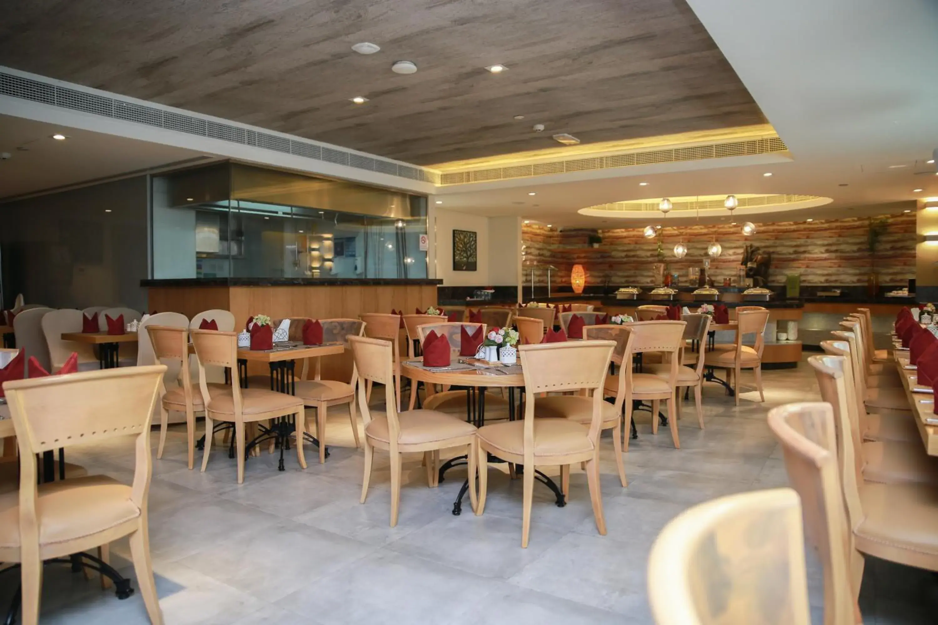 Restaurant/places to eat in Versailles by Vieras Hotel Restaurant/places to eat in Versailles by Vieras Hotel