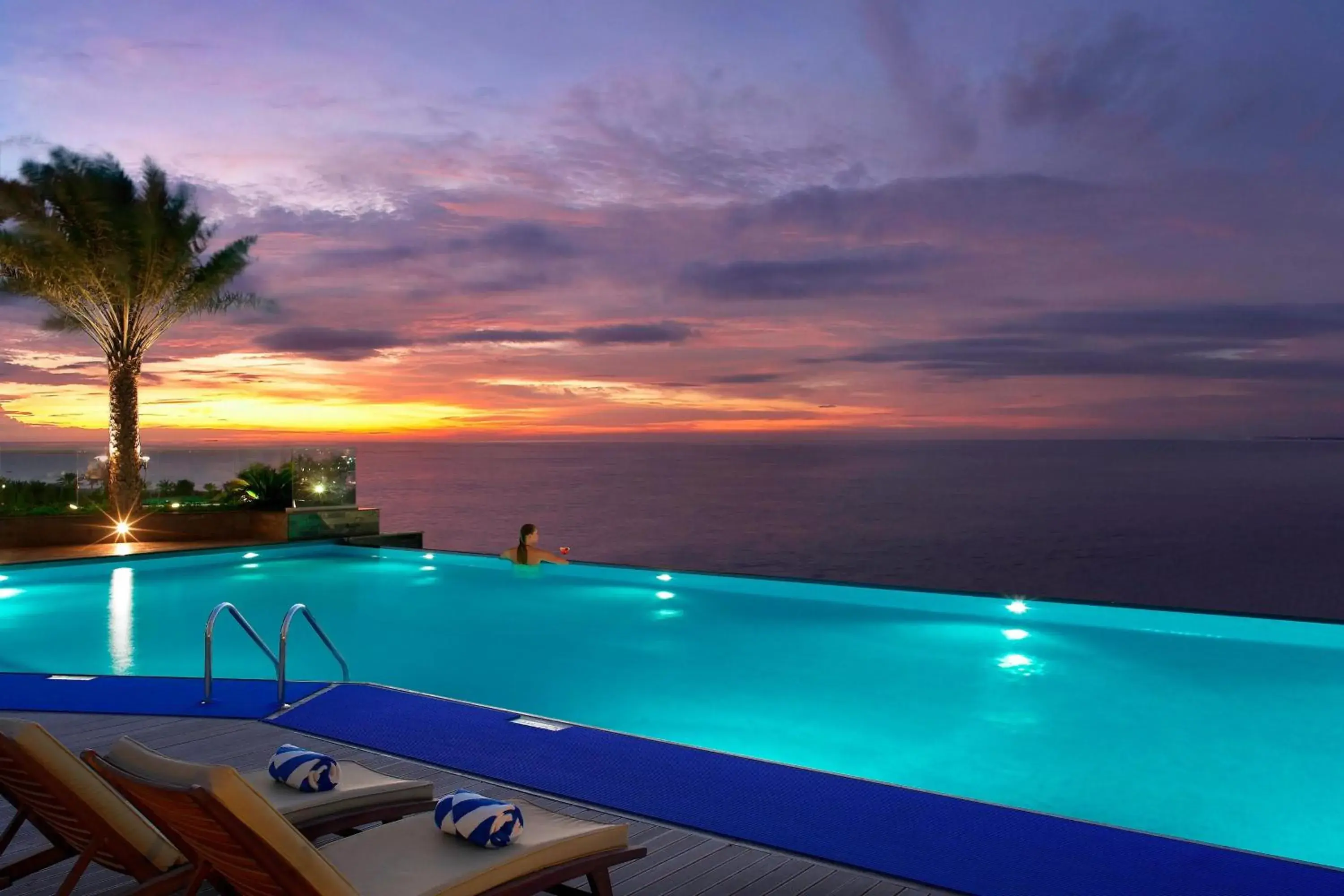 Swimming pool in Al Habtoor Grand Resort, Autograph Collection Swimming pool in Al Habtoor Grand Resort, Autograph Collection