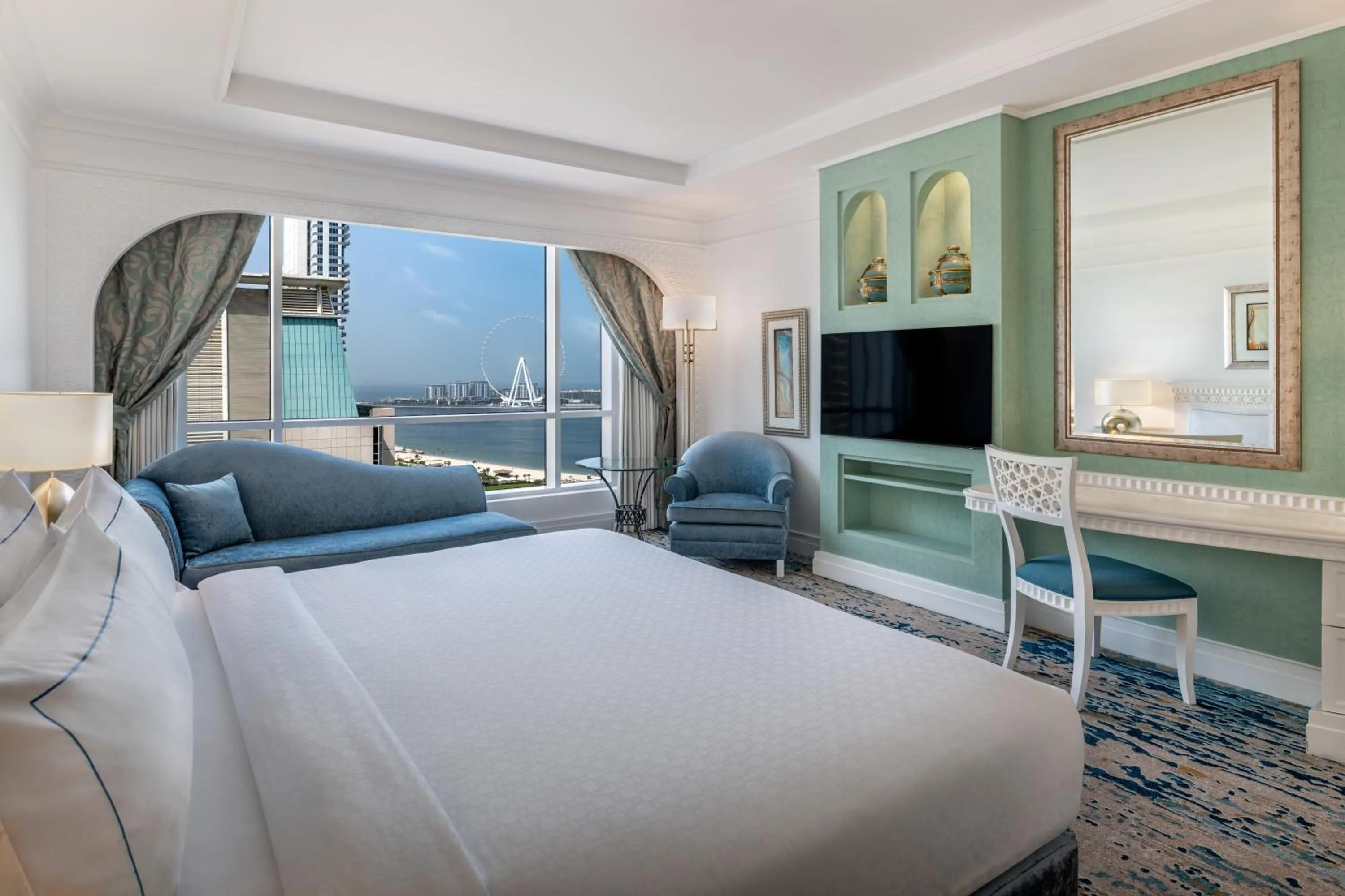 Bed in Al Habtoor Grand Resort, Autograph Collection