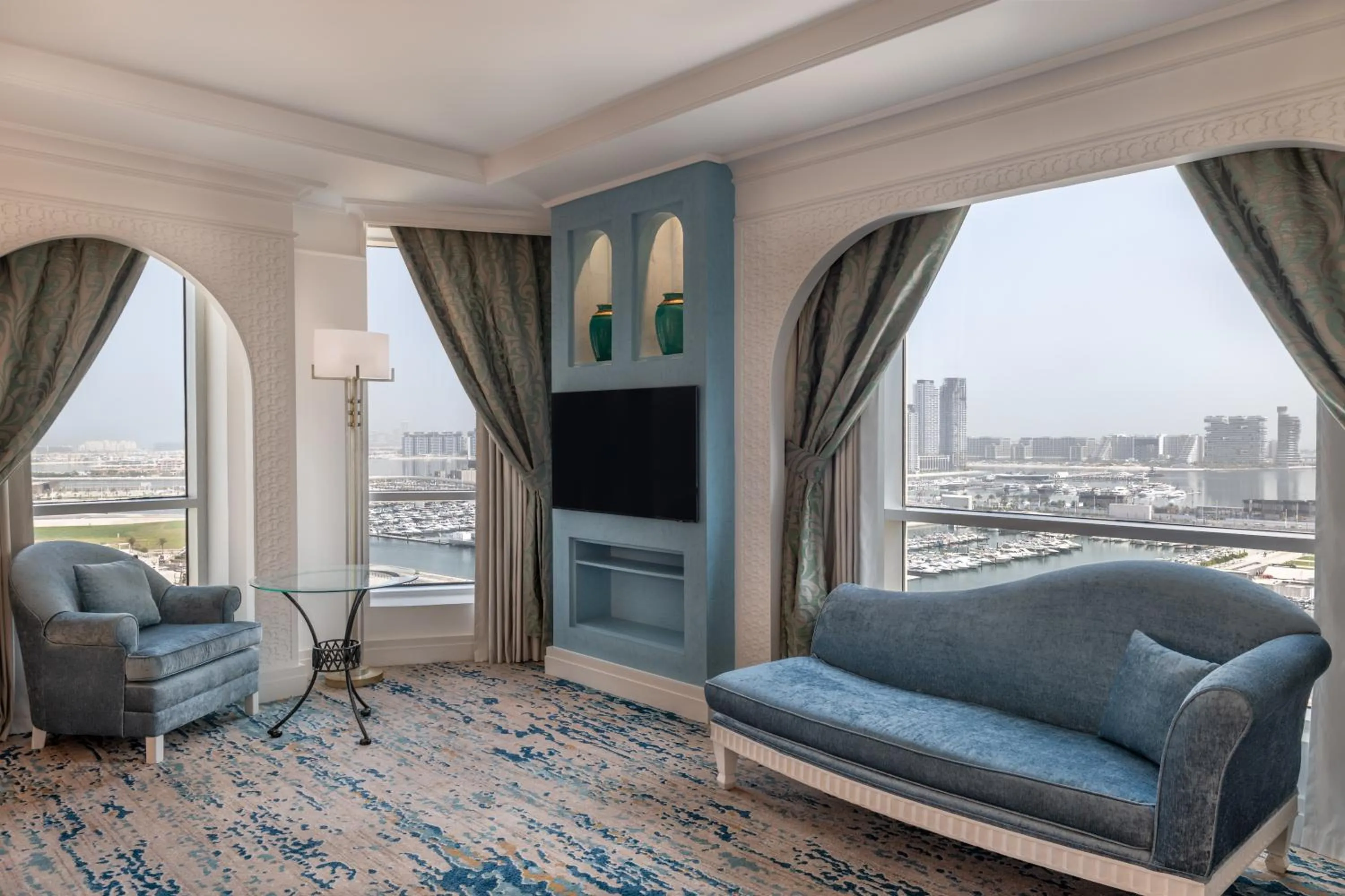 Bedroom in Al Habtoor Grand Resort, Autograph Collection